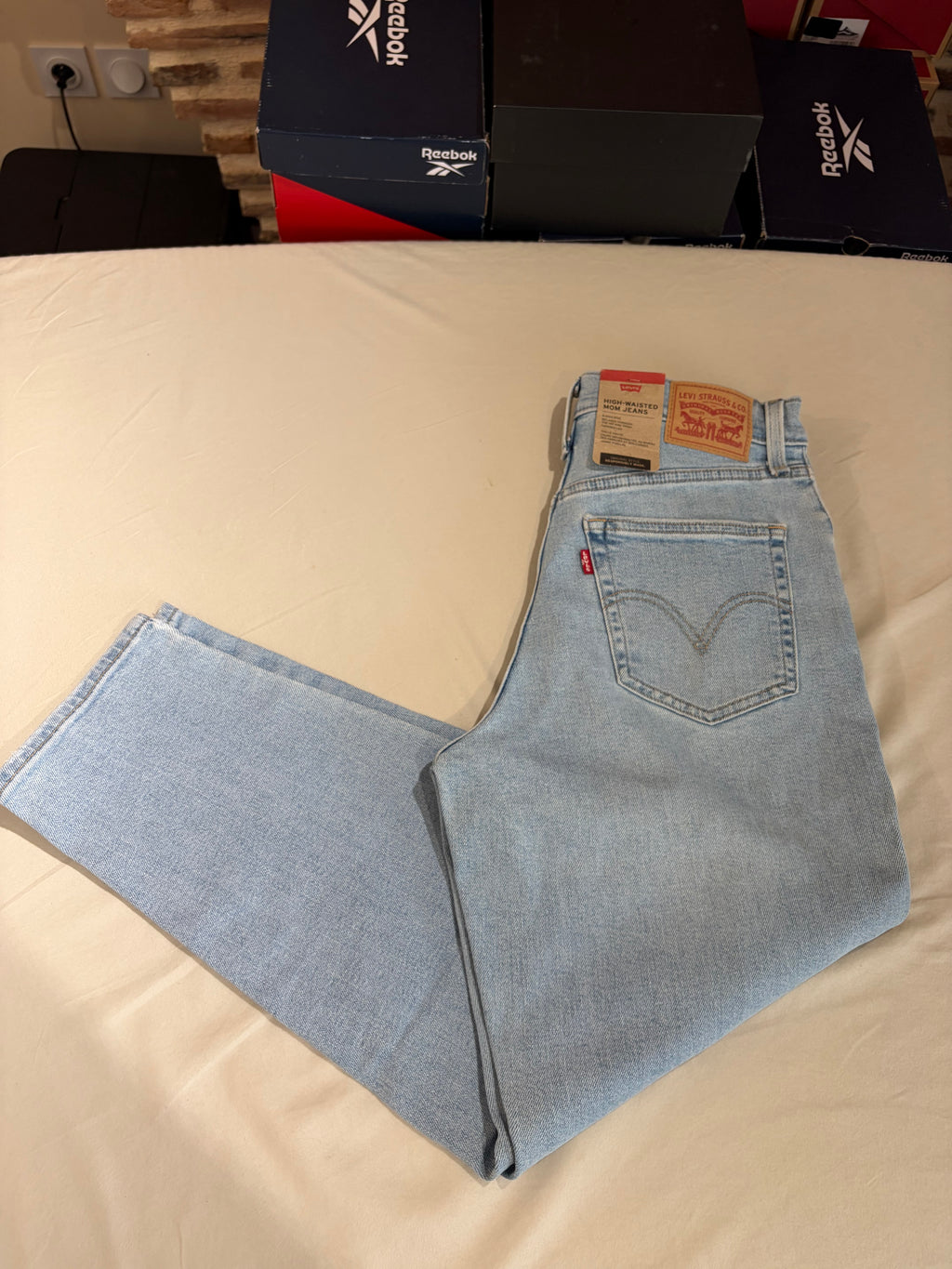 Jean Levi's® High-Waisted Mom Jeans Femme Bleu Denim Clair – Taille W29 L27 – Neuf avec Étiquette