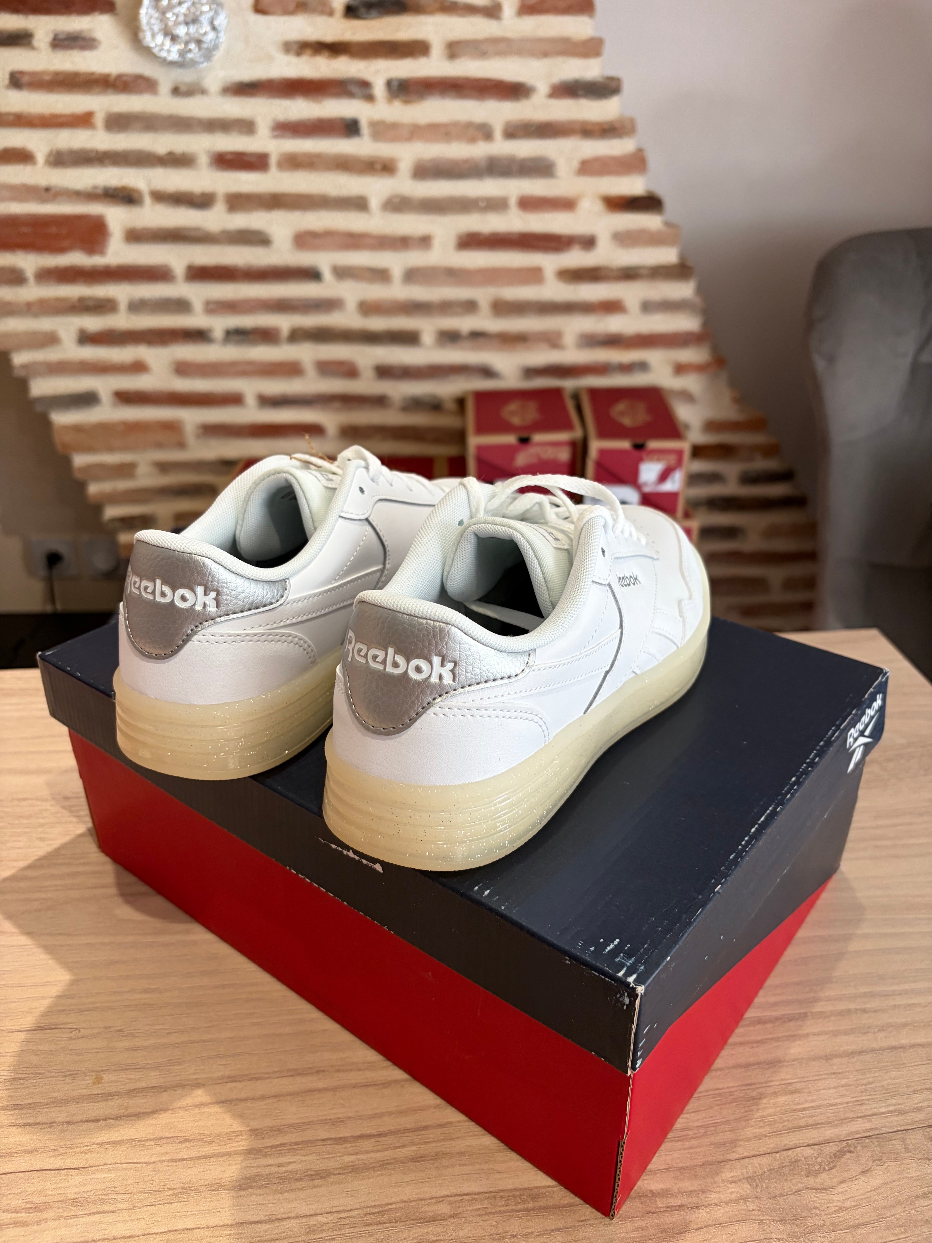 Reebok Royal Techque T CE Femme Blanche – Pointure 38,5 – Neuves avec boîte