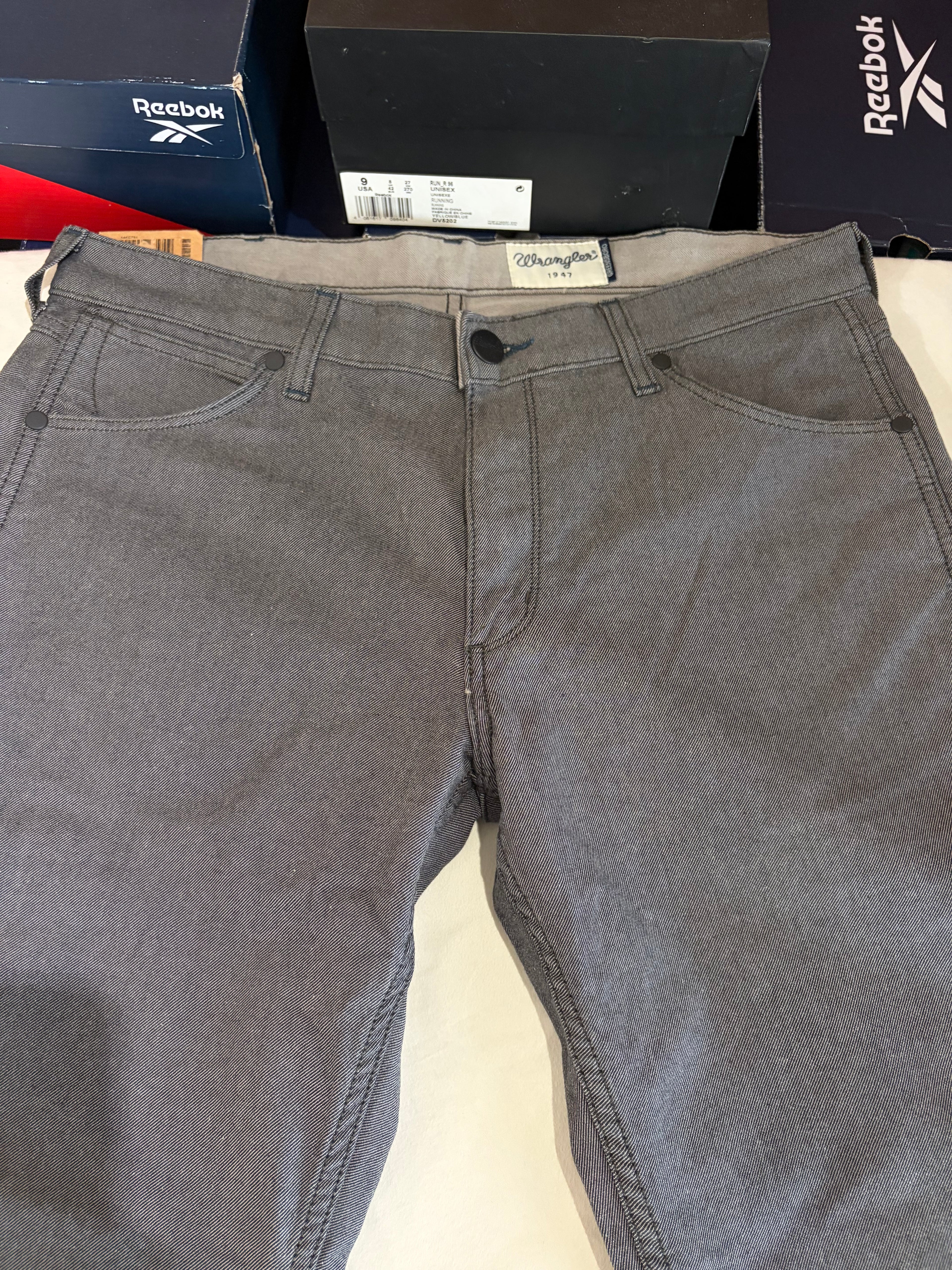Jean Wrangler Greensboro Modern Straight Homme Gris W34 L34 Neuf