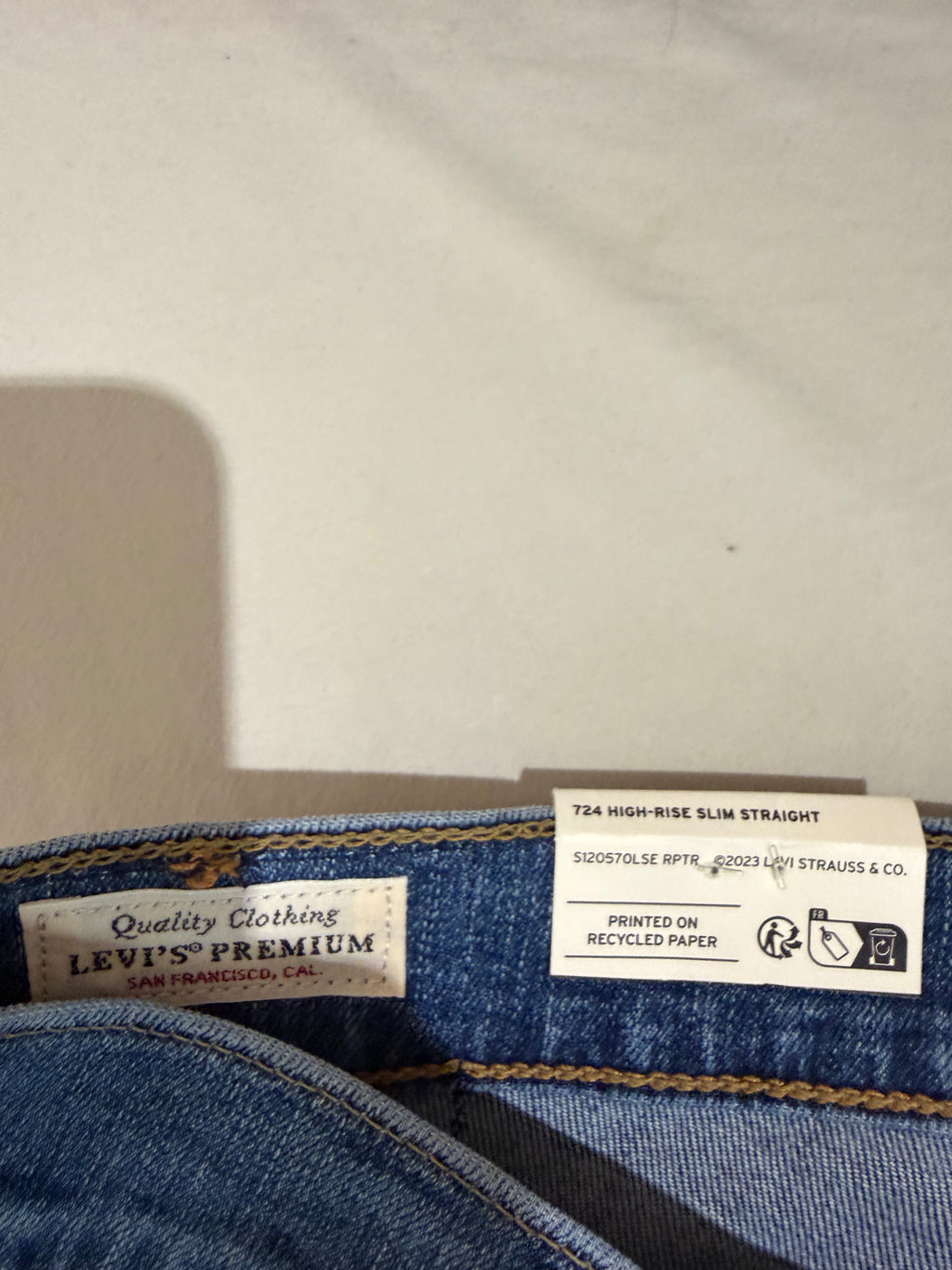 Jean Levi's® 724 High-Rise Slim Straight Femme Bleu Denim – Taille 32 – Neuf avec Étiquette