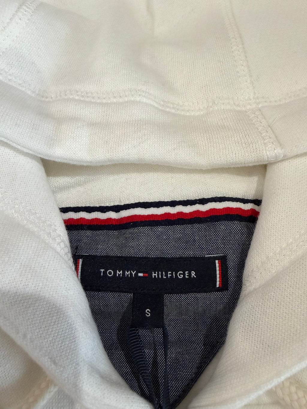 Sweat à Capuche Tommy Hilfiger Blanc Cassé Homme – Taille S – Logo Brodé – Neuf avec Étiquette