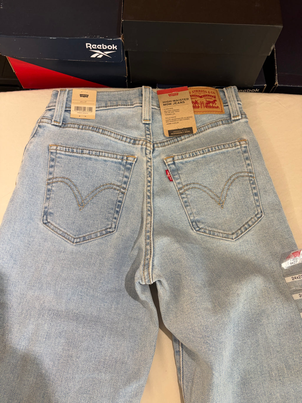 Levi's High-Waisted Mom Jeans Femme Bleu Clair 24x27 | Jean Taille Haute Neuf