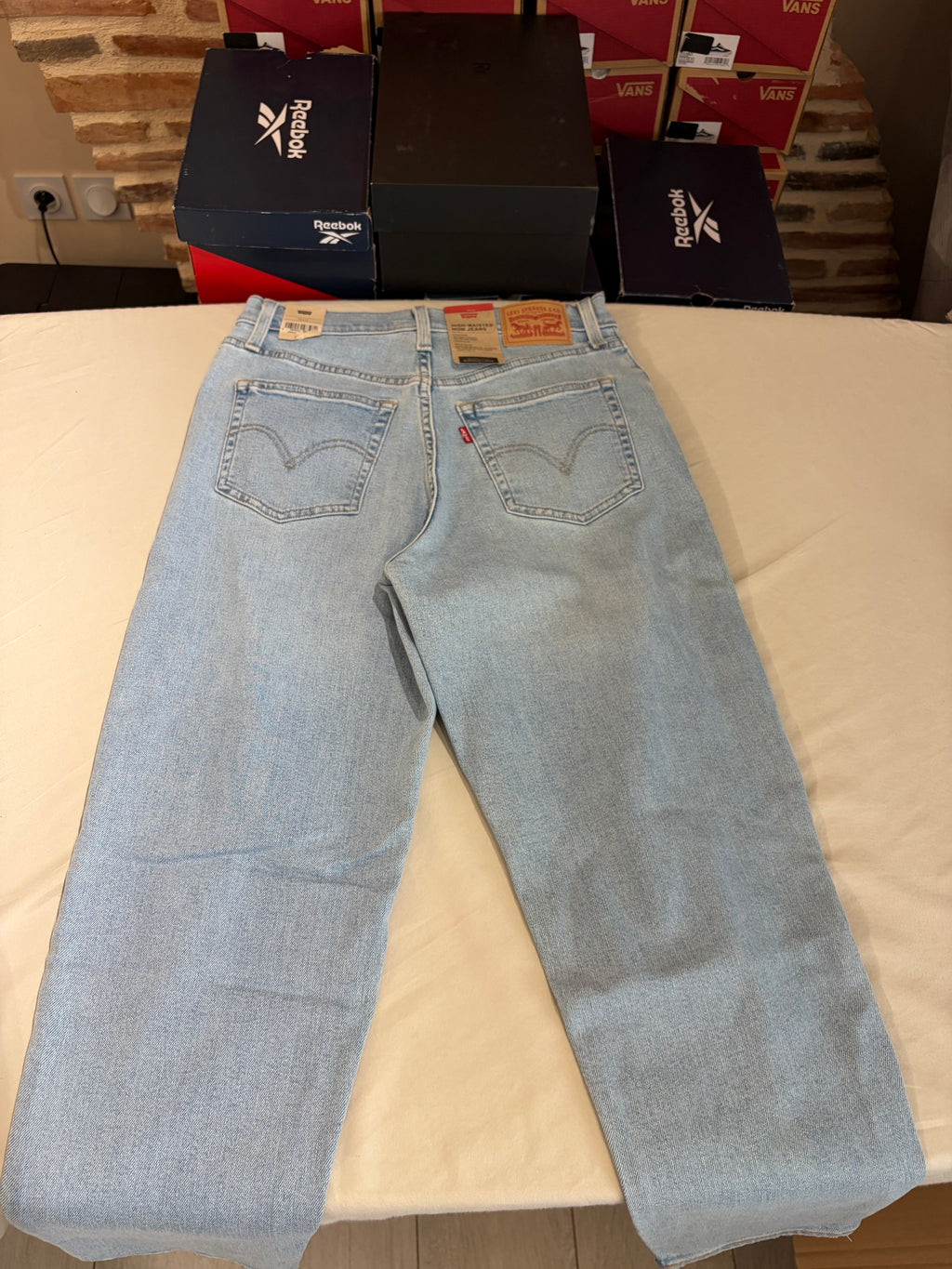 Jean Levi's® High-Waisted Mom Jeans Femme Bleu Denim Clair – Taille W29 L27 – Neuf avec Étiquette