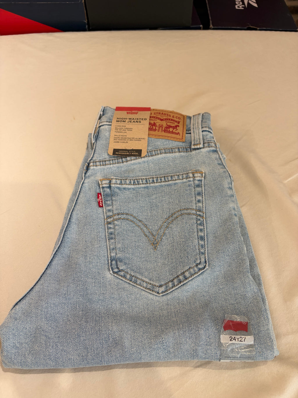 Levi's High-Waisted Mom Jeans Femme Bleu Clair 24x27 | Jean Taille Haute Neuf
