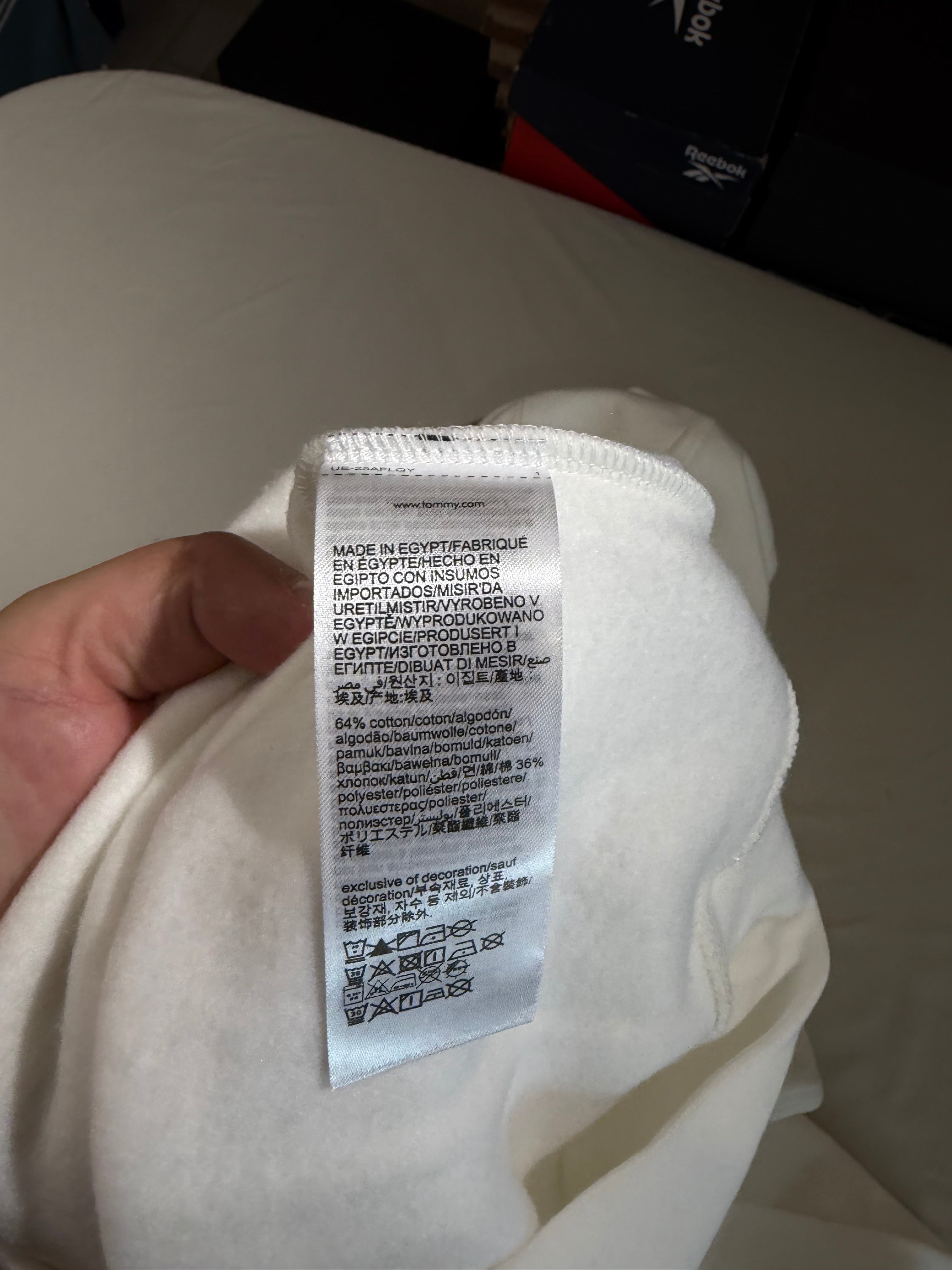 Sweat à Capuche Tommy Hilfiger Blanc Cassé Homme – Taille S – Logo Brodé – Neuf avec Étiquette