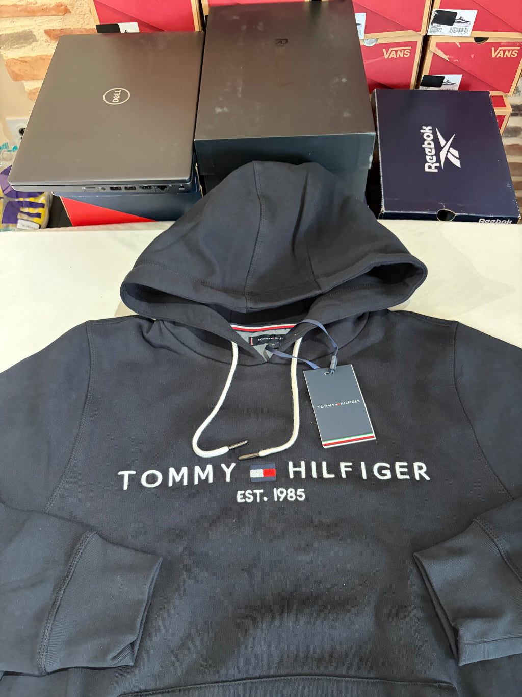 Sweat à Capuche Tommy Hilfiger Homme Noir – Logo Brodé EST. 1985 – Taille XL – Neuf