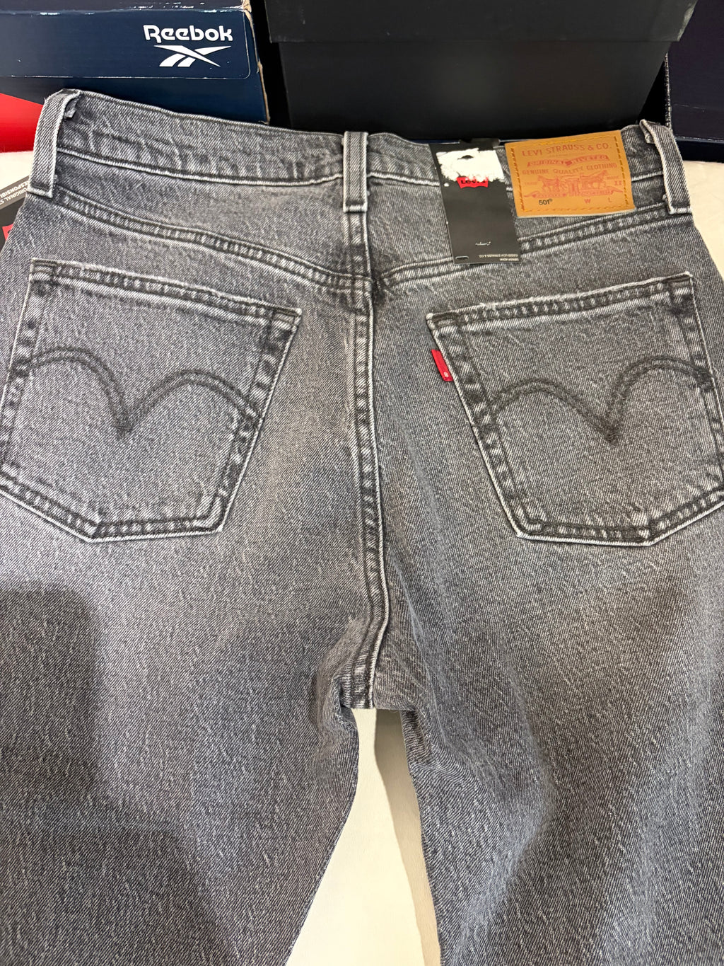 Jean Levi's® 501® Original Femme Gris Délavé – Taille W27 L32 – Neuf avec Étiquette