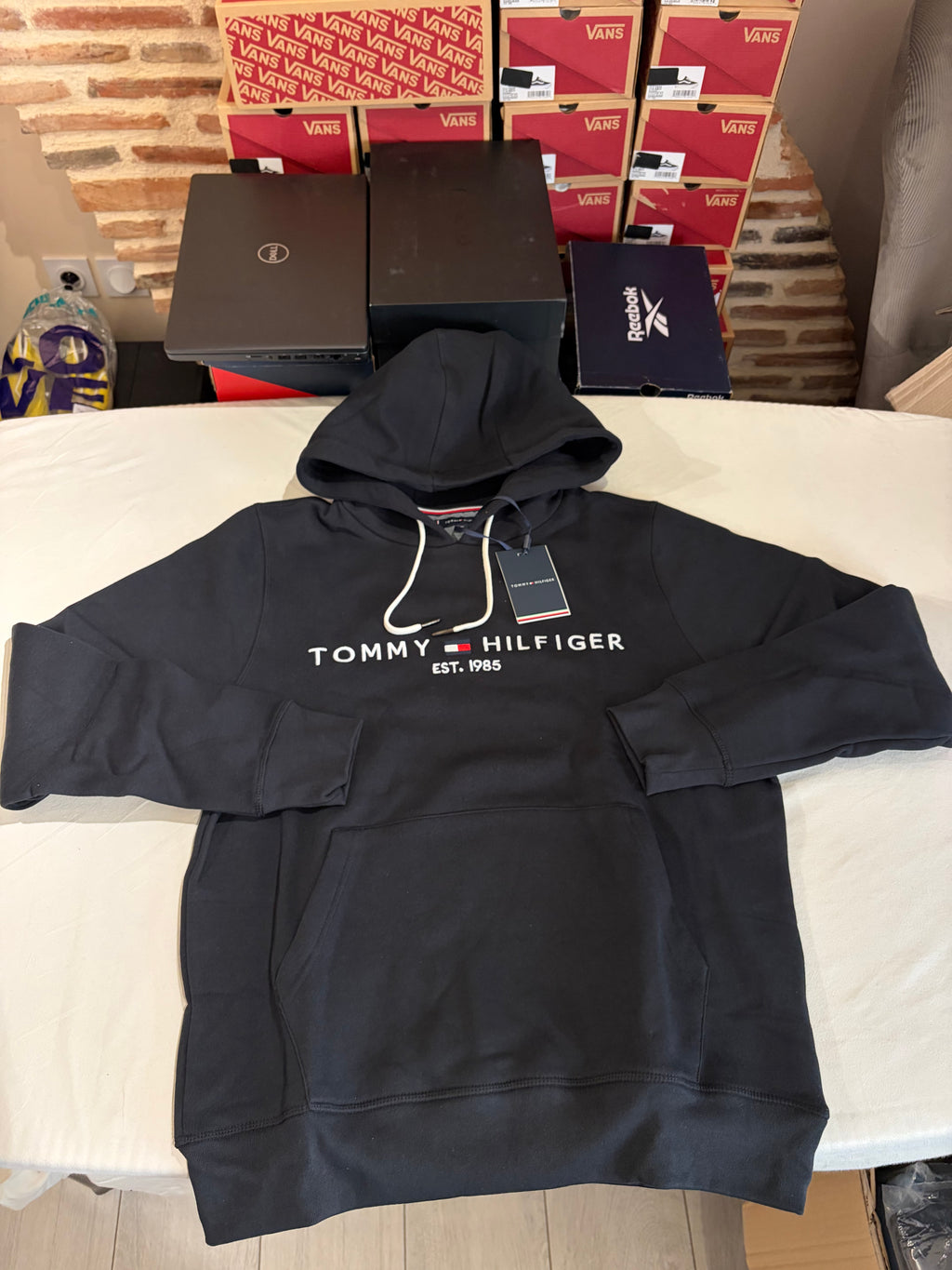 Sweat à Capuche Tommy Hilfiger Homme Noir – Logo Brodé EST. 1985 – Taille XL – Neuf