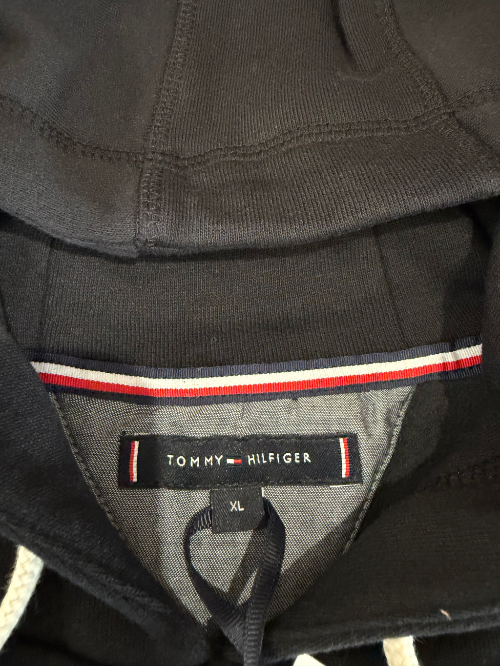 Sweat à Capuche Tommy Hilfiger Homme Noir – Logo Brodé EST. 1985 – Taille XL – Neuf