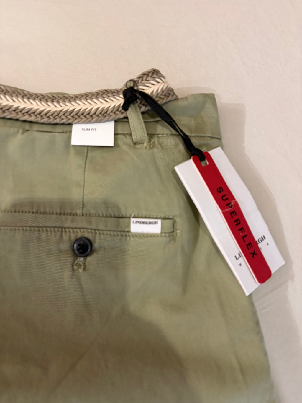 Short chino Lindbergh White Superflex vert sauge avec ceinture tressée – Taille L – Neuf