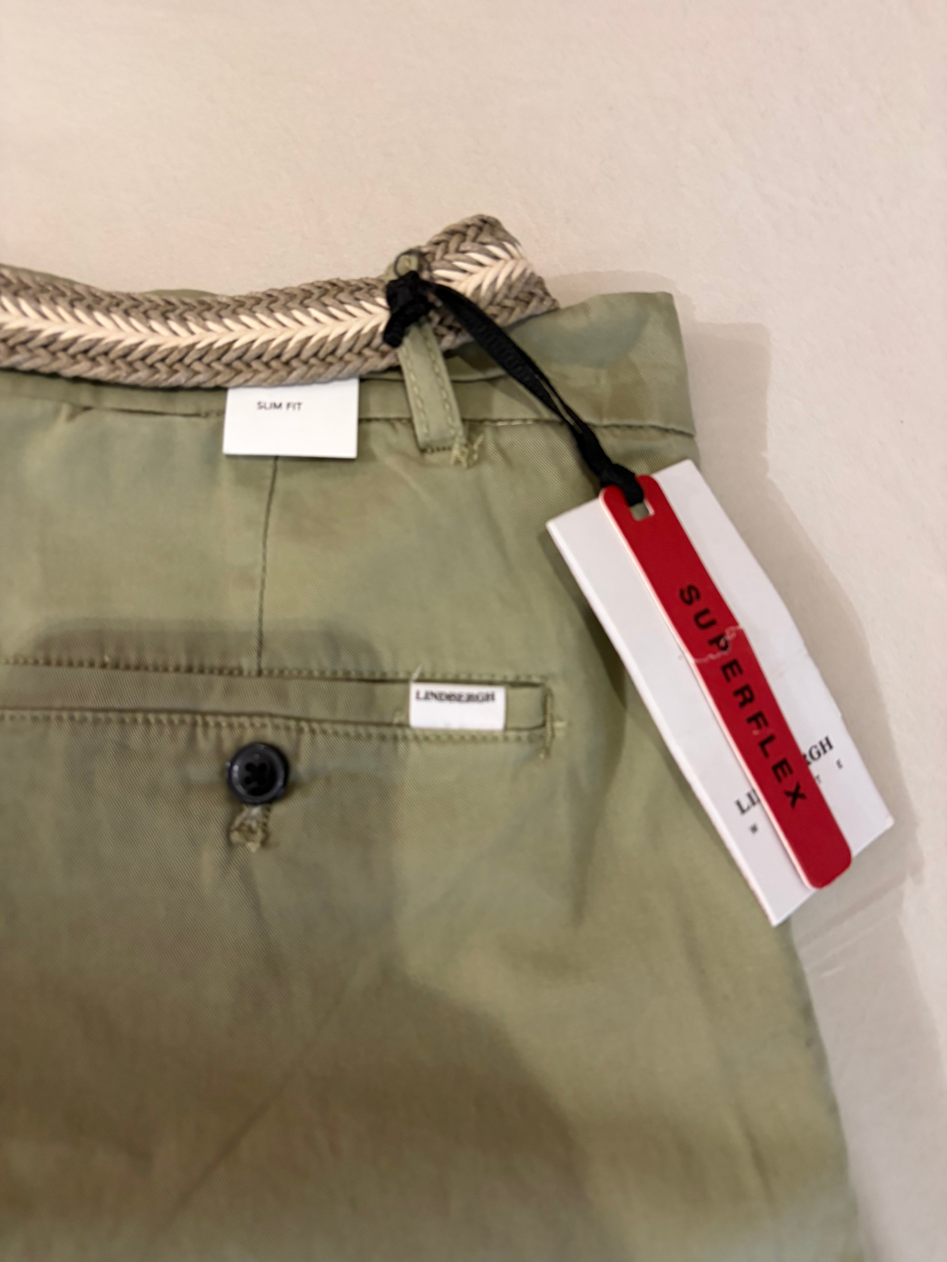 Short chino Lindbergh White Superflex vert sauge avec ceinture tressée – Taille L – Neuf