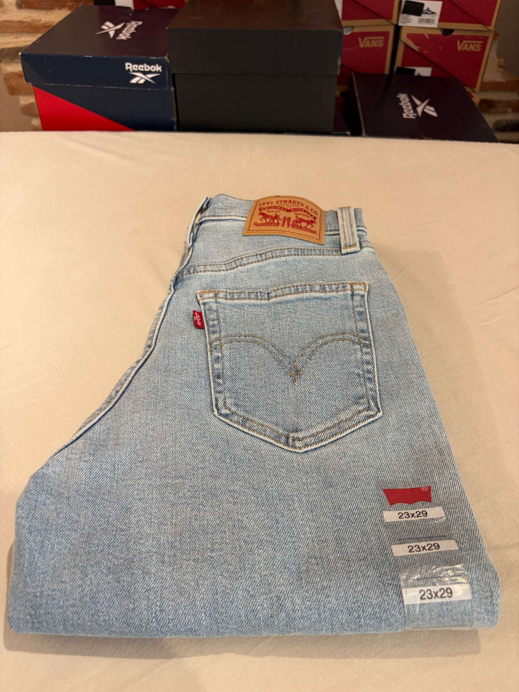 Levi's High-Waisted Mom Jeans Femme Bleu Clair 23x29 | Jean Taille Haute Neuf