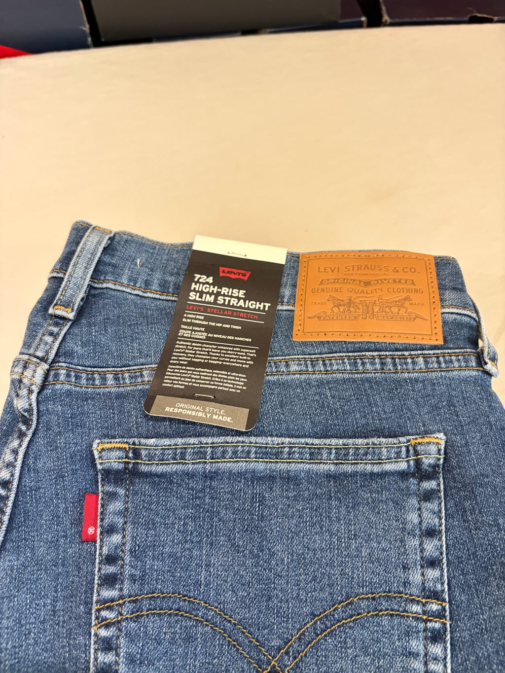 Jean Levi's® 724 High-Rise Slim Straight Femme Bleu Denim – Taille 32 – Neuf avec Étiquette