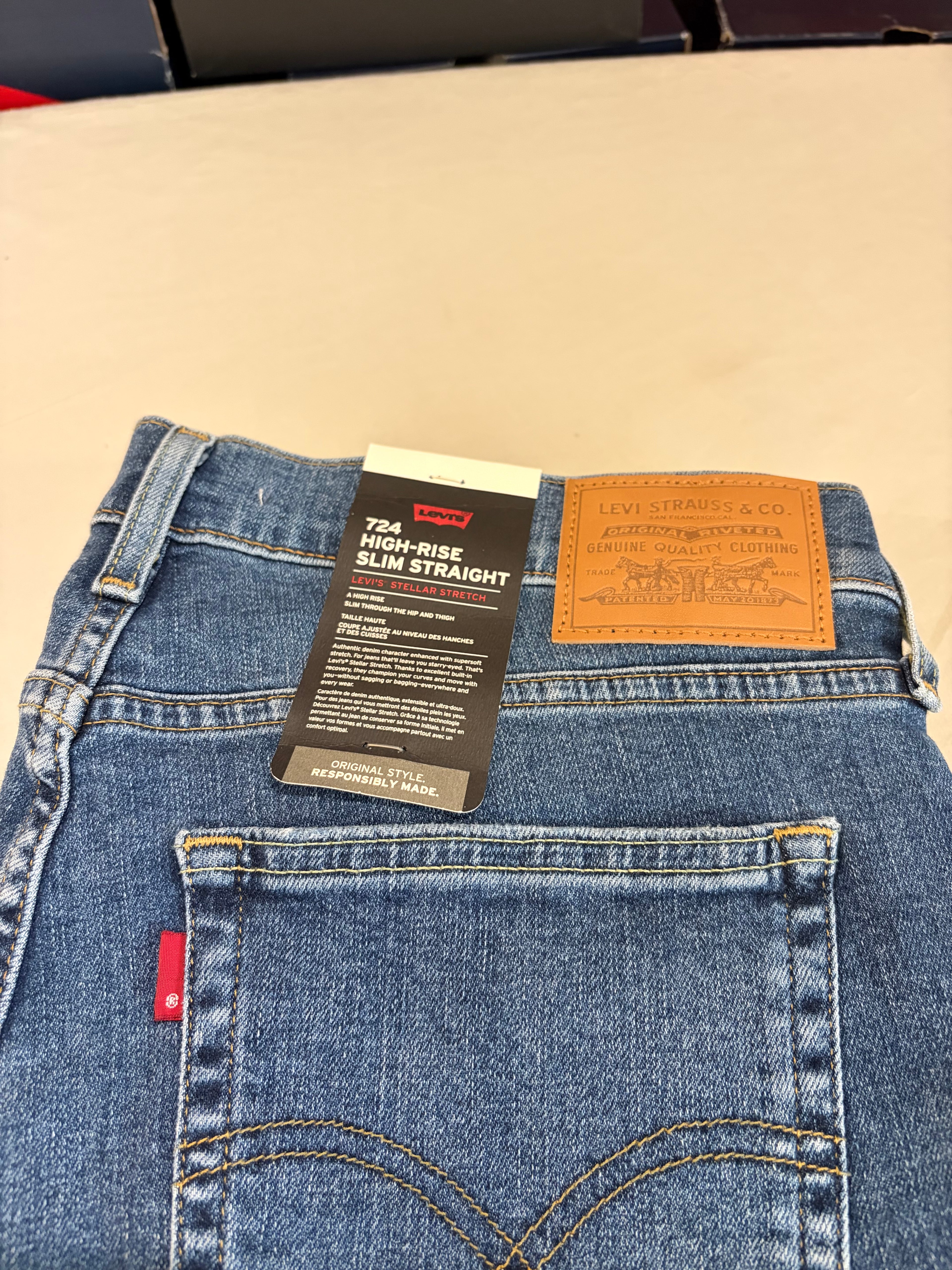 Jean Levi's® 724 High-Rise Slim Straight Femme Bleu Denim – Taille 32 – Neuf avec Étiquette