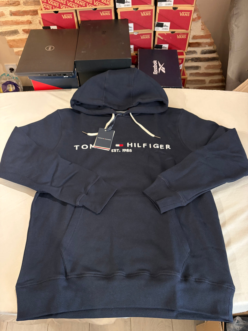 Sweat à Capuche Tommy Hilfiger Homme Bleu Marine – Logo Brodé EST. 1985 – Taille XL – Neuf