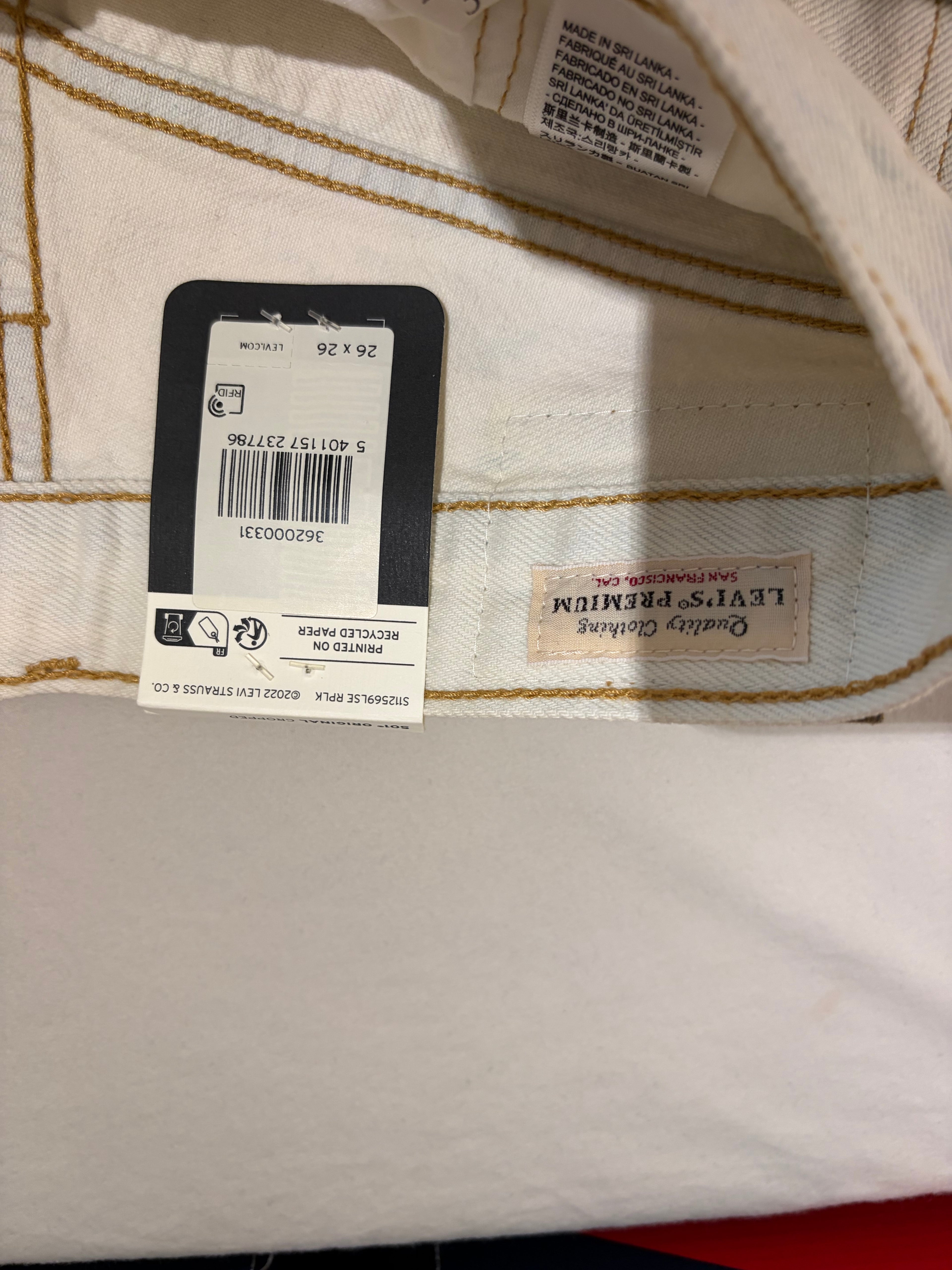 Jean Levi's® 501® Original Cropped Femme Écru – Taille W26 L26 – Neuf avec Étiquette