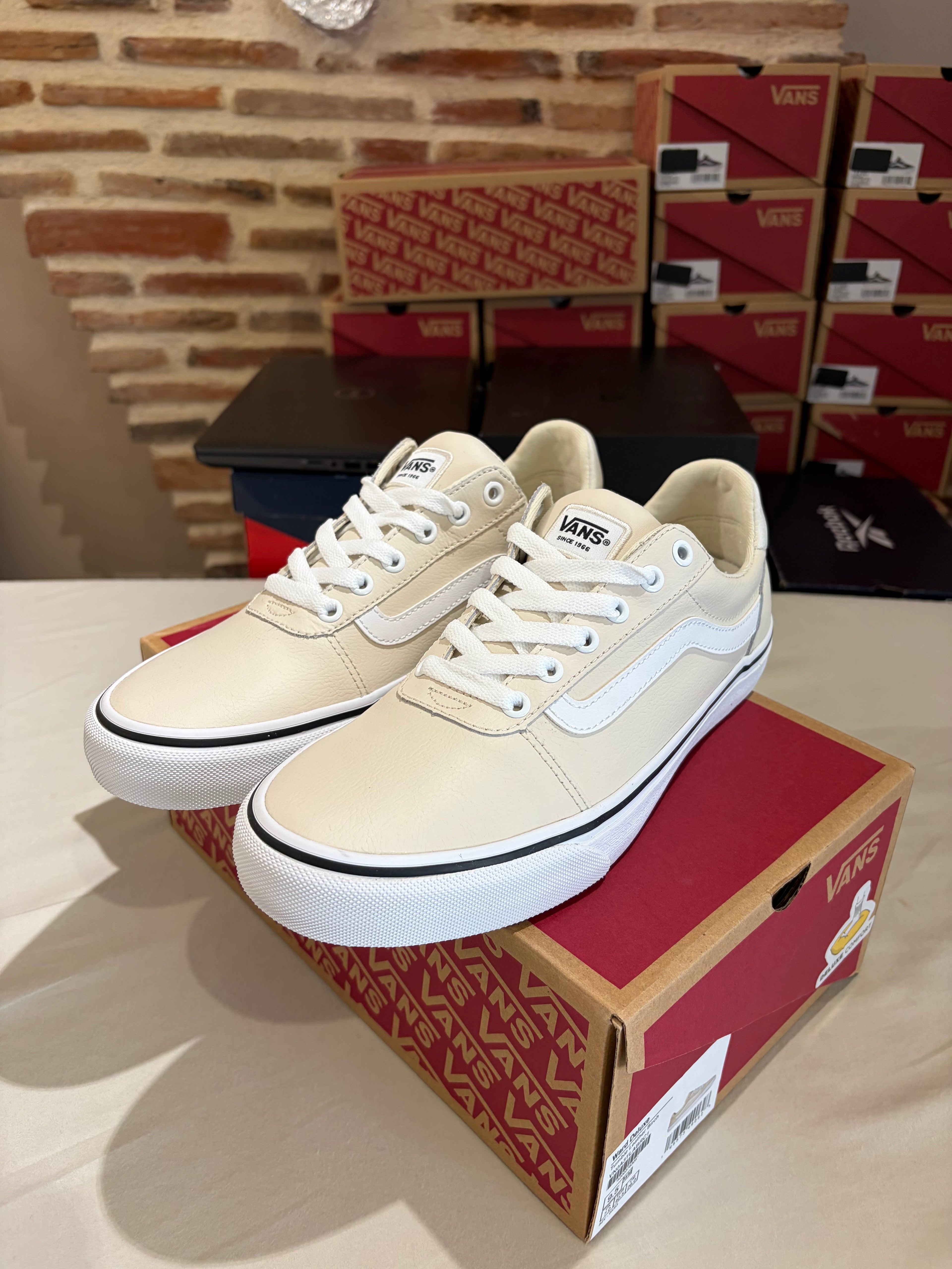 Vans Ward Deluxe Tumble Leather Birch – Homme – Taille 40,5 – Neuves avec boîte
