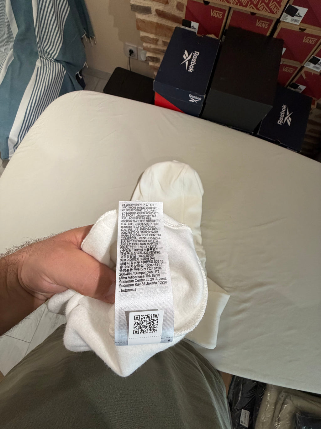 Sweat à Capuche Tommy Hilfiger Blanc Cassé Homme – Taille S – Logo Brodé – Neuf avec Étiquette