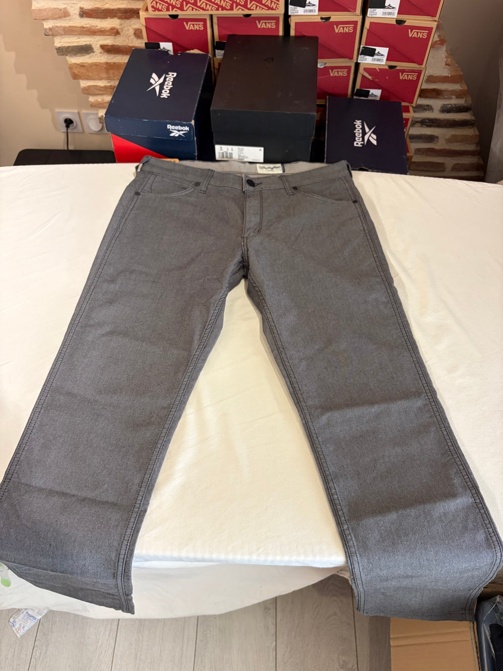 Jean Wrangler Greensboro Modern Straight Homme Gris W34 L34 Neuf