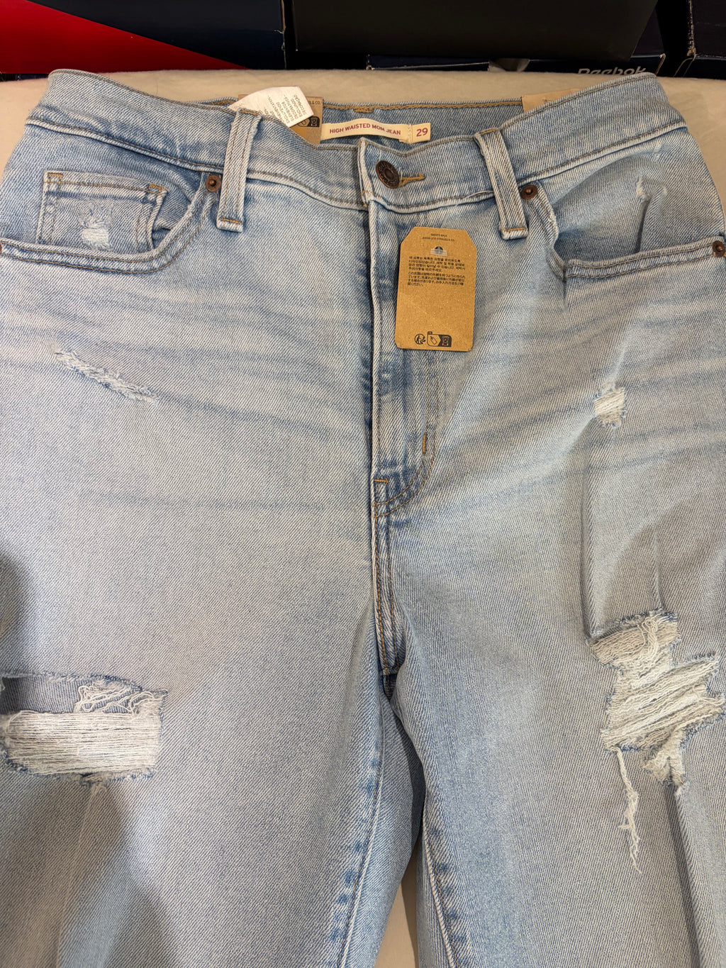 Jean Levi's® High-Waisted Mom Jeans Femme Bleu Denim Clair – Taille W29 L27 – Neuf avec Étiquette