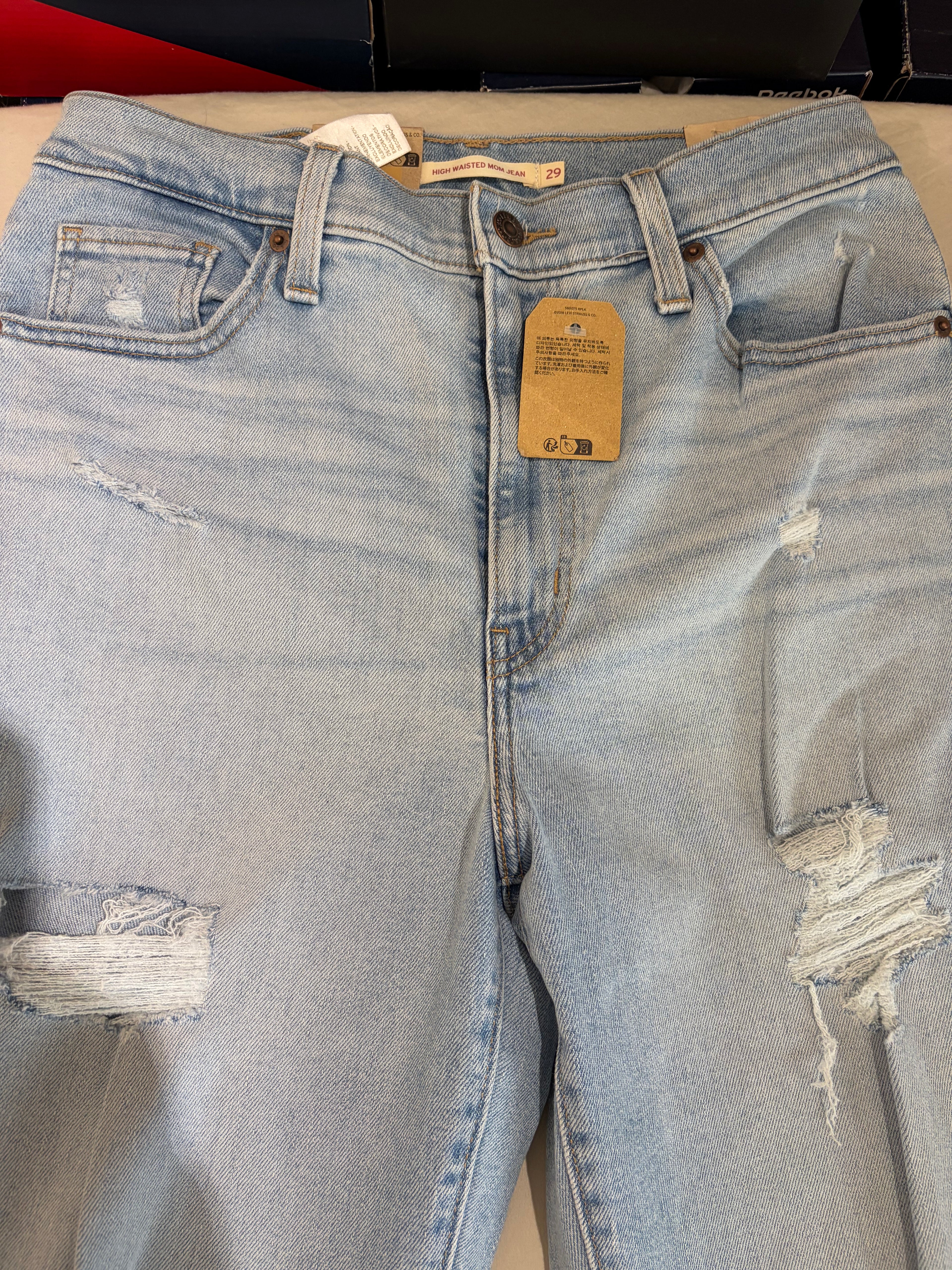 Jean Levi's® High-Waisted Mom Jeans Femme Bleu Denim Clair – Taille W29 L27 – Neuf avec Étiquette