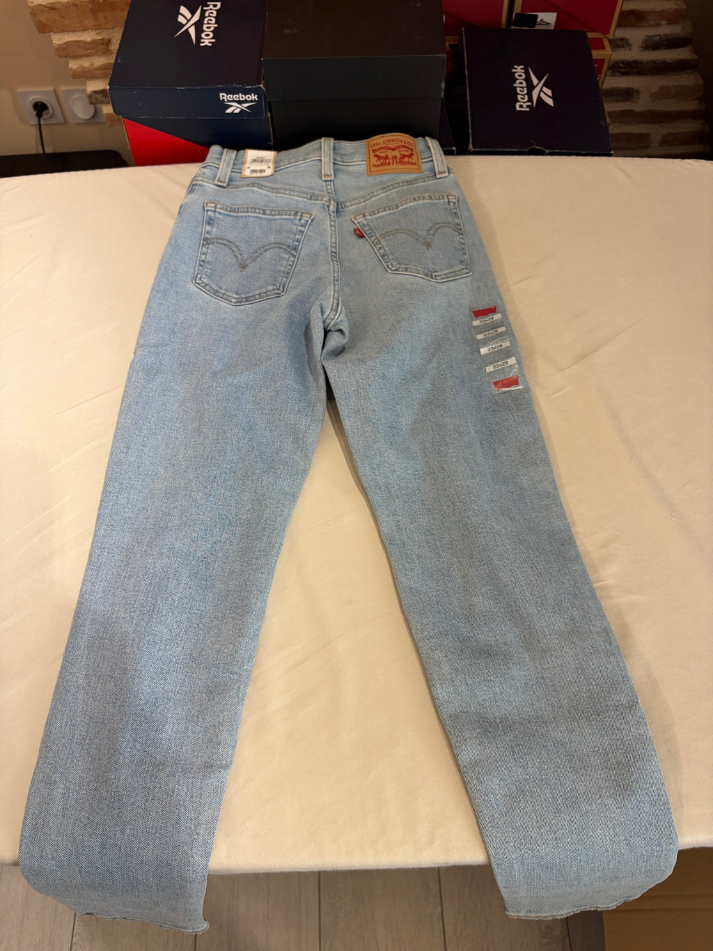 Levi's High-Waisted Mom Jeans Femme Bleu Clair 23x29 | Jean Taille Haute Neuf