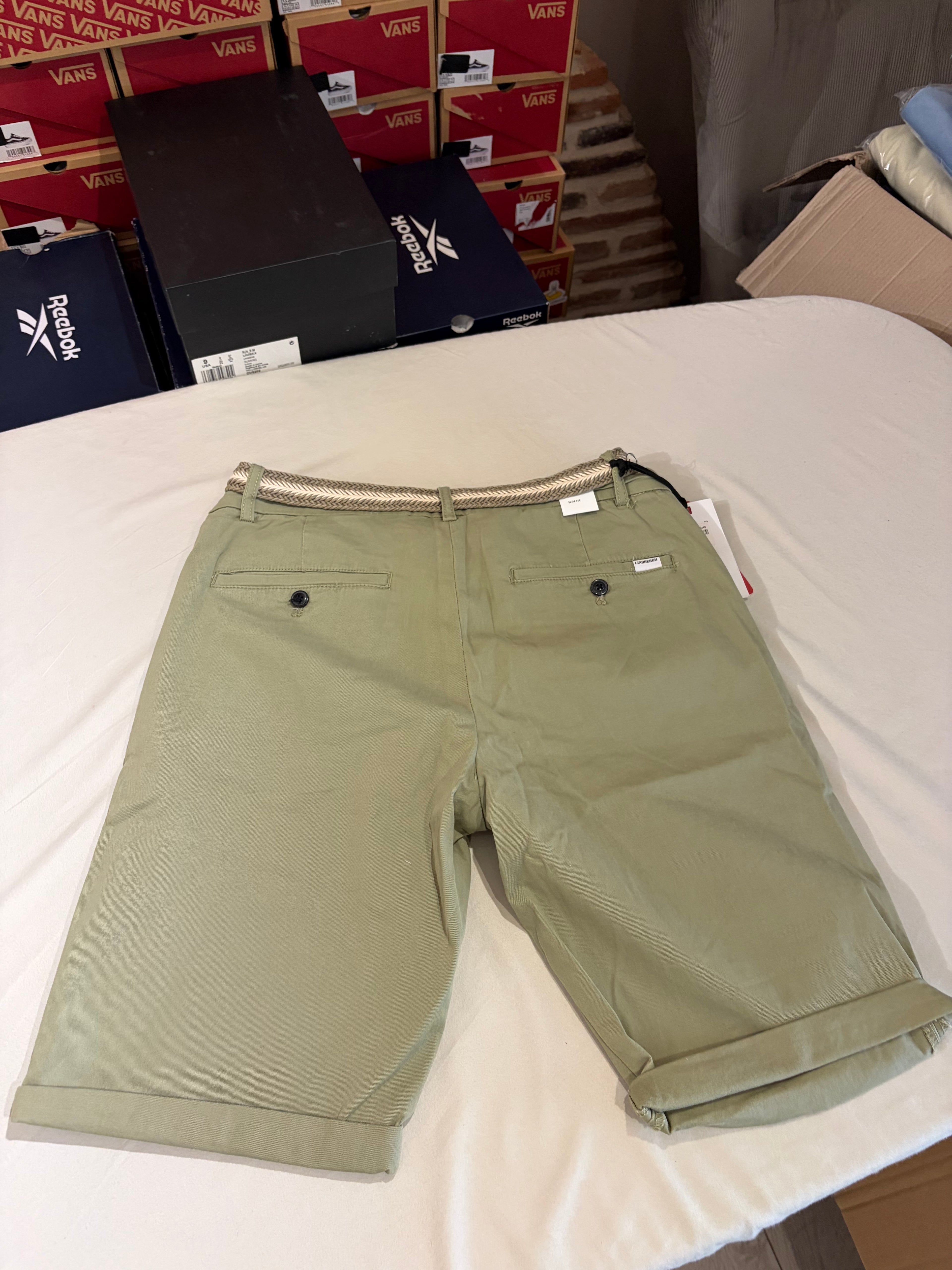Short chino Lindbergh White Superflex vert sauge avec ceinture tressée – Taille L – Neuf