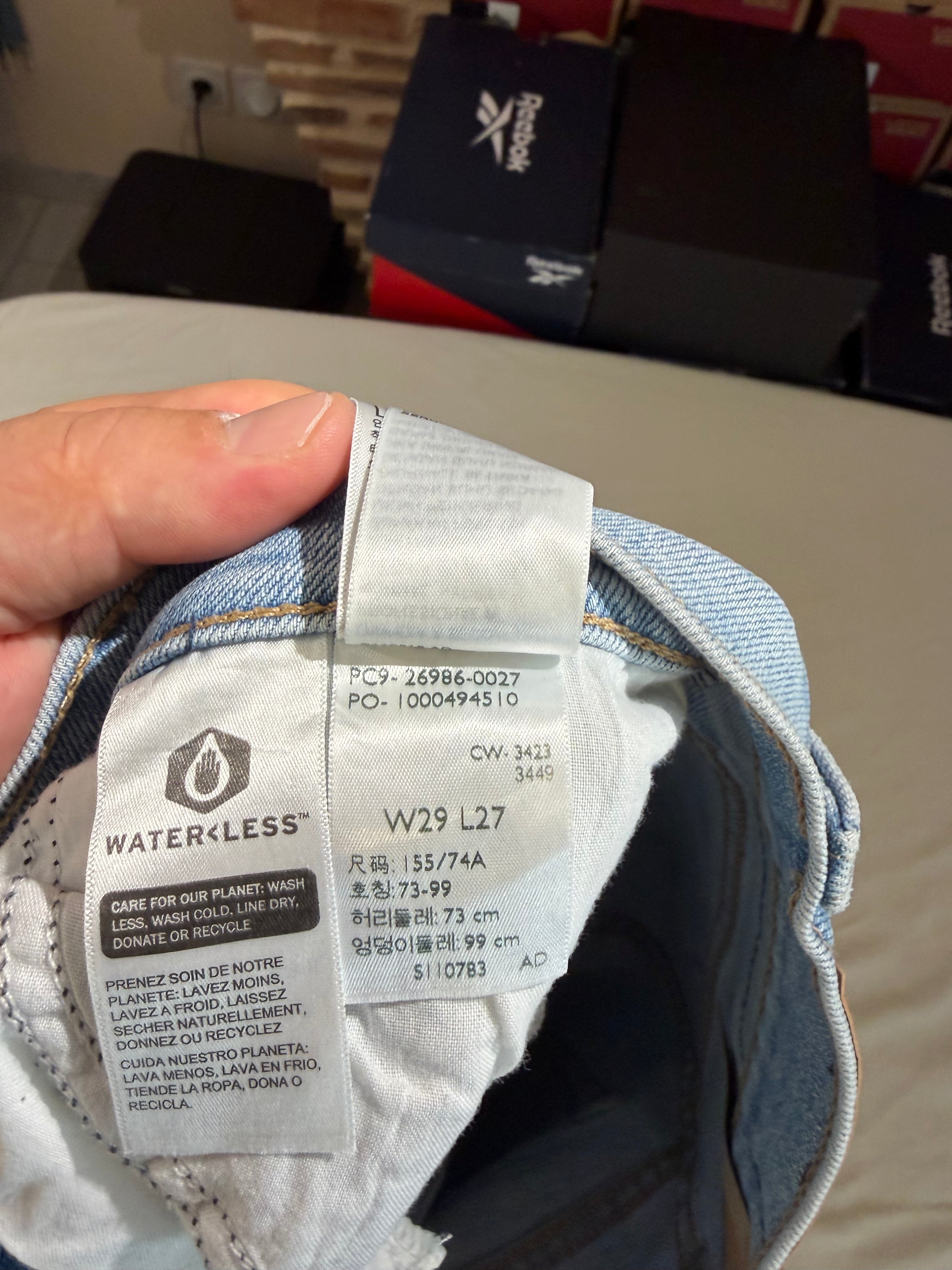 Jean Levi's® High-Waisted Mom Jeans Femme Bleu Denim Clair – Taille W29 L27 – Neuf avec Étiquette