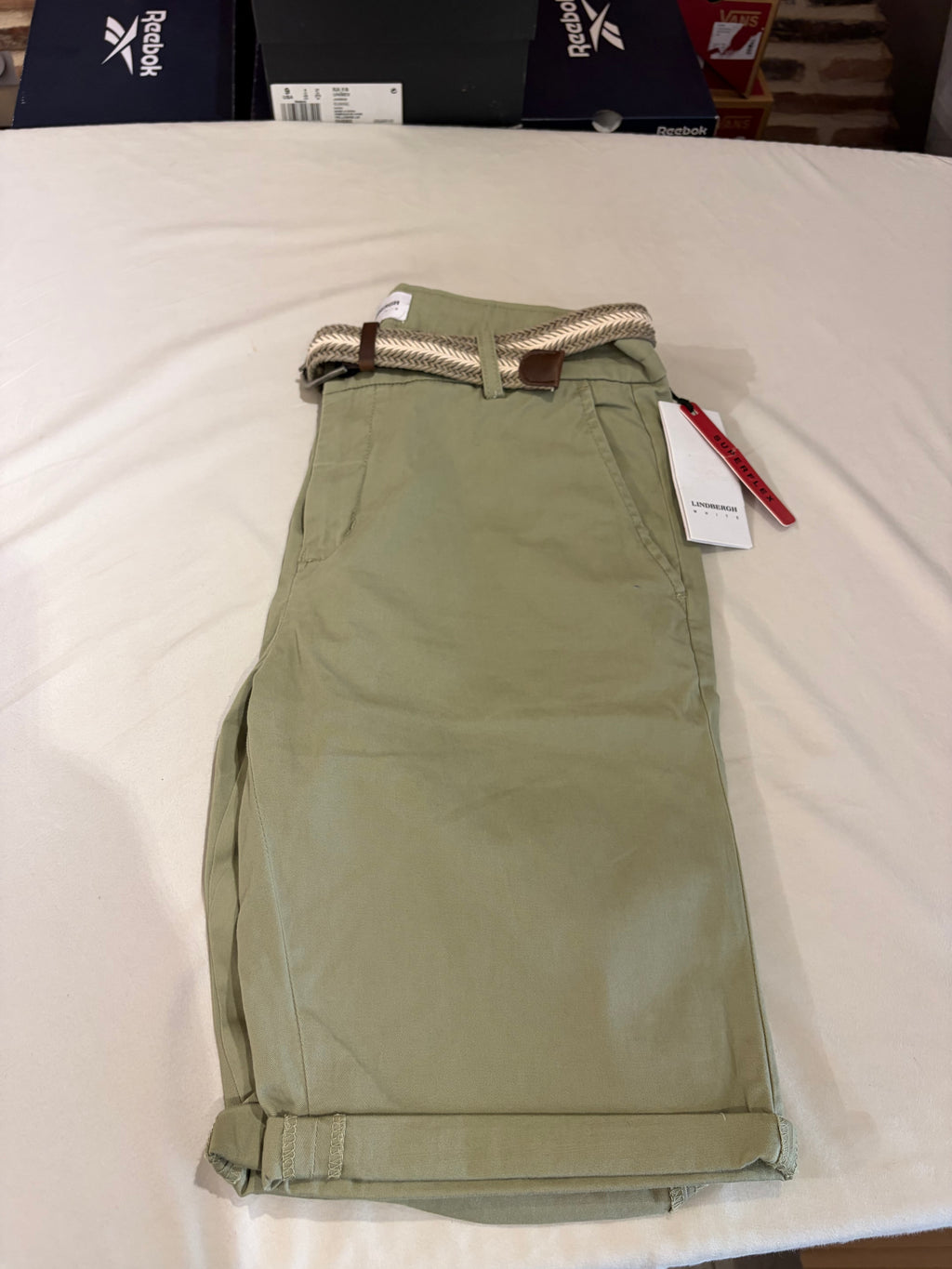 Short chino Lindbergh White Superflex vert sauge avec ceinture tressée – Taille L – Neuf