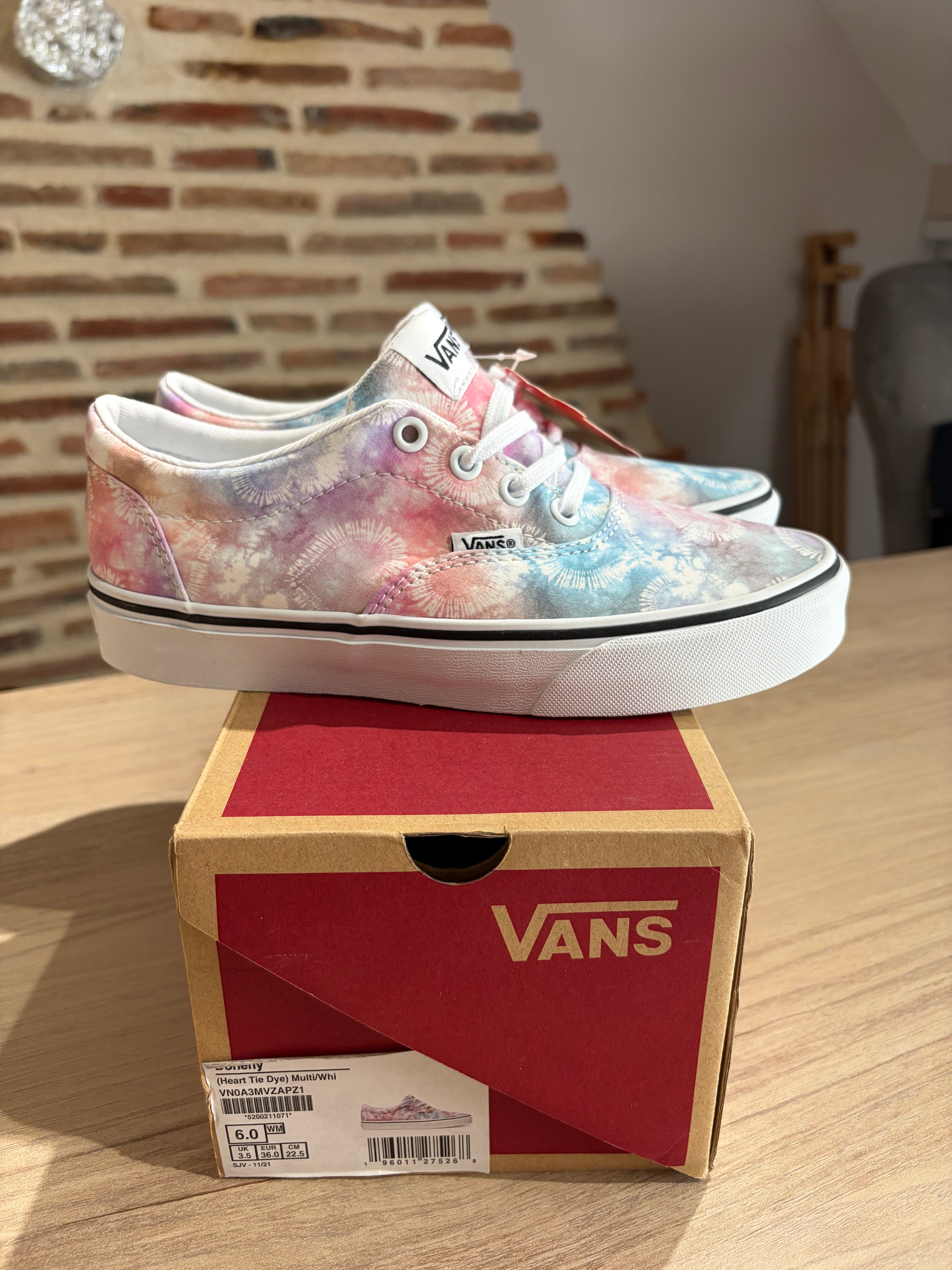 Vans Era Heart Tie Dye Multi/White Femme – Taille 36 EU – Neuves avec boîte