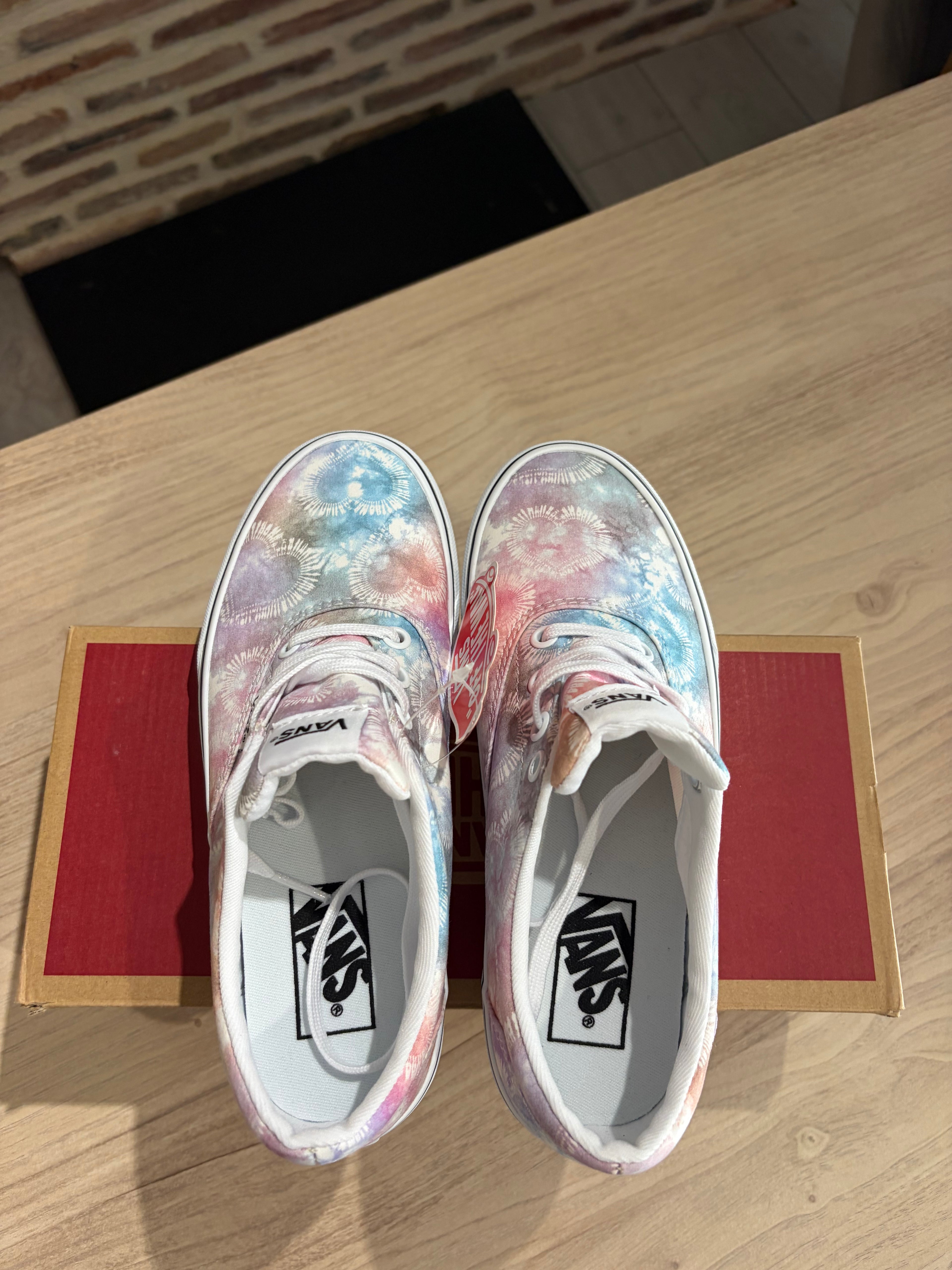 Vans Era Heart Tie Dye Multi/White Femme – Taille 36 EU – Neuves avec boîte