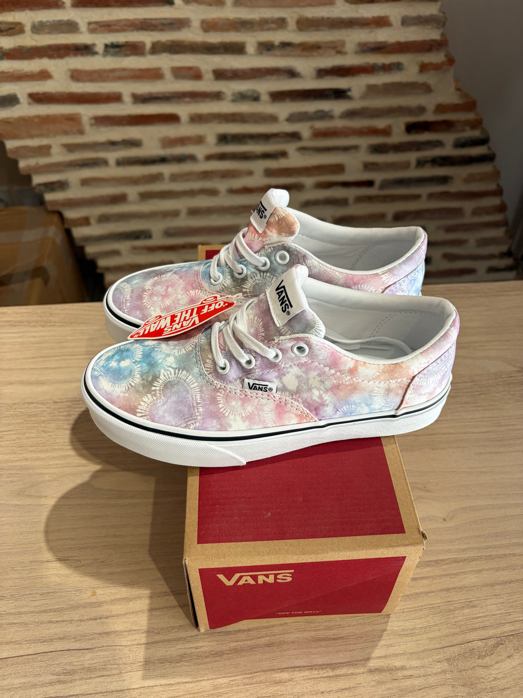 Vans Era Heart Tie Dye Multi/White Femme – Taille 36 EU – Neuves avec boîte