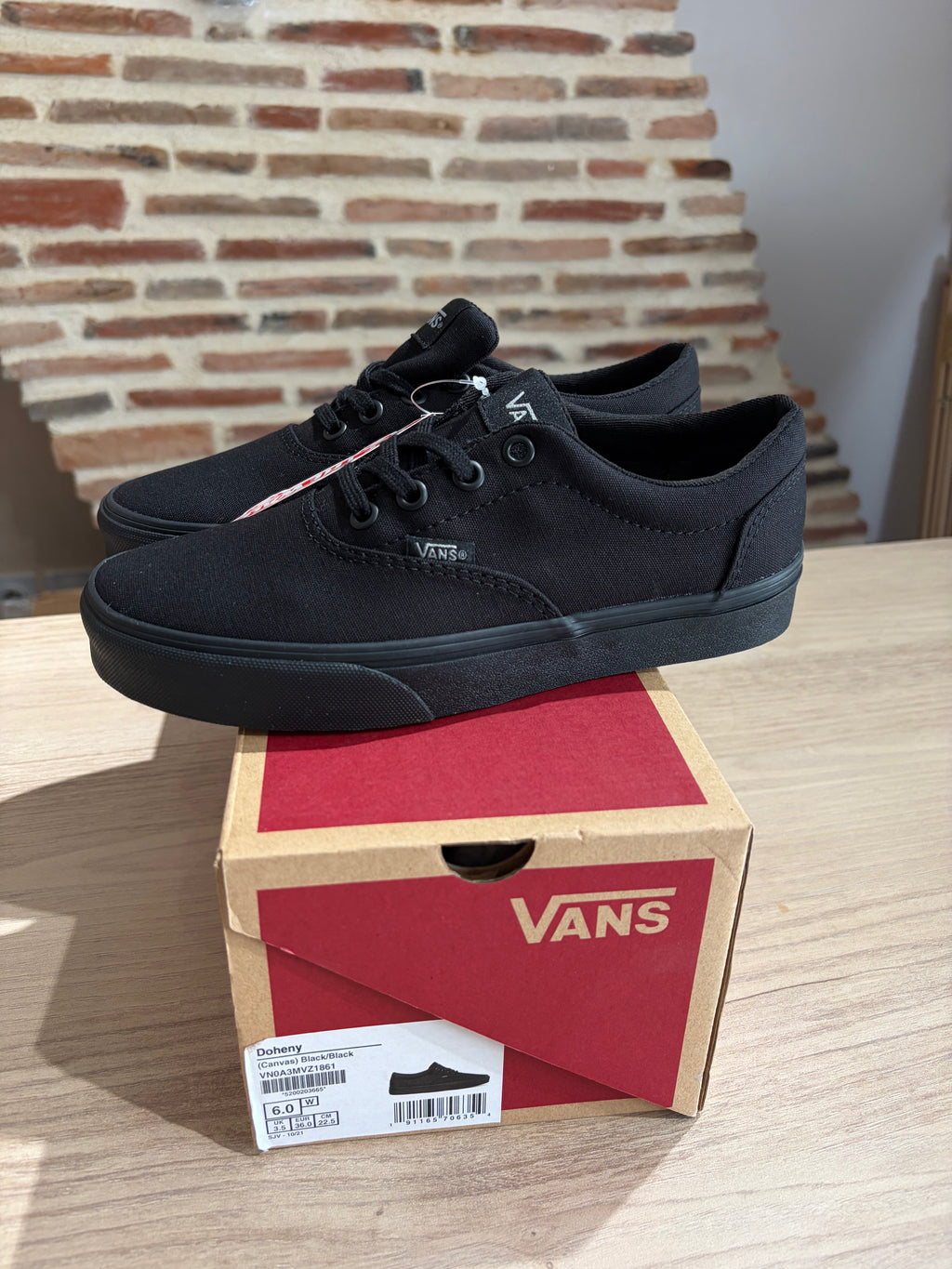 Vans Doheny Black/Black Femme – Taille 36 EU – Neuves avec boîte
