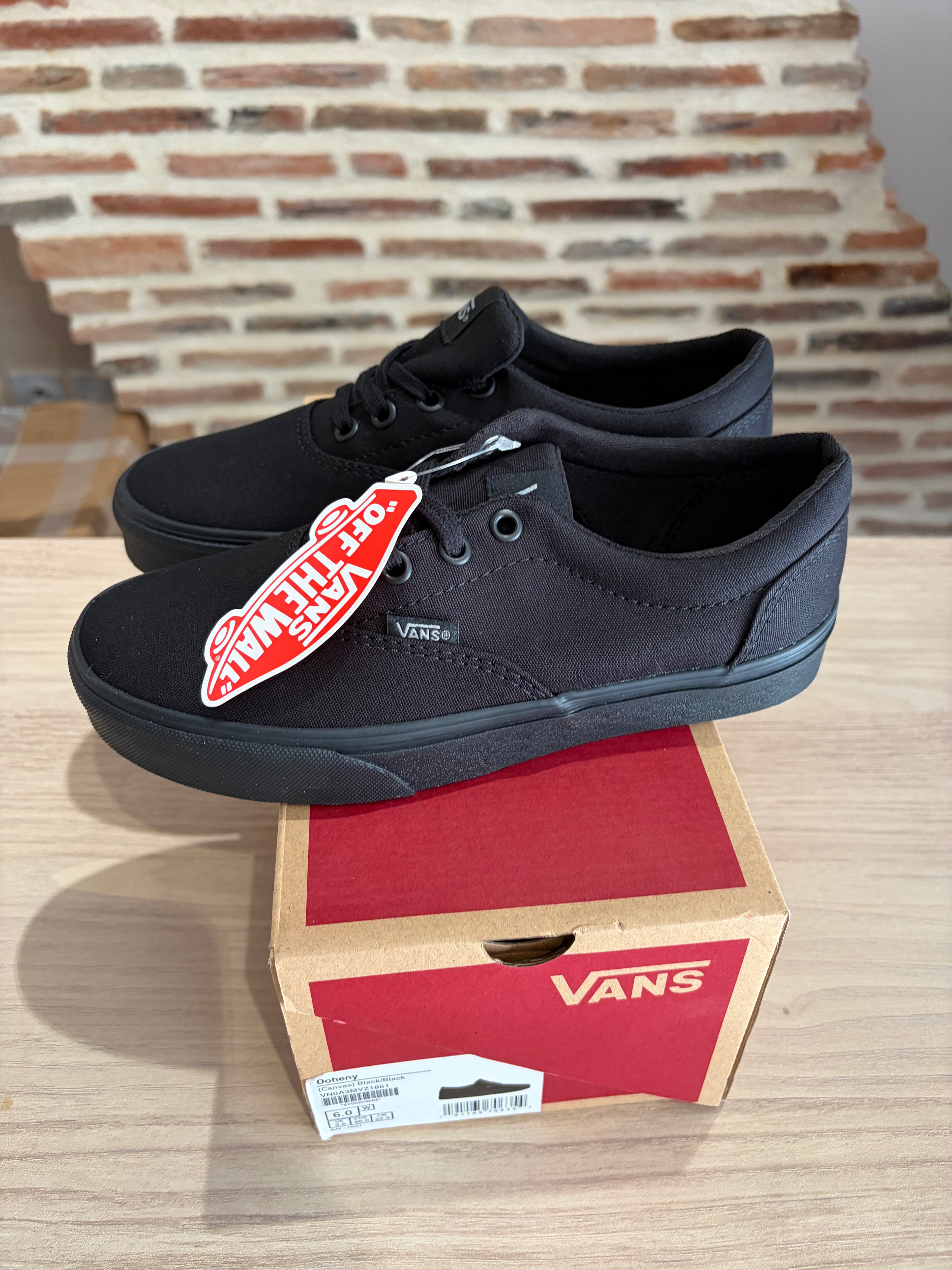 Vans Doheny Black/Black Femme – Taille 36 EU – Neuves avec boîte