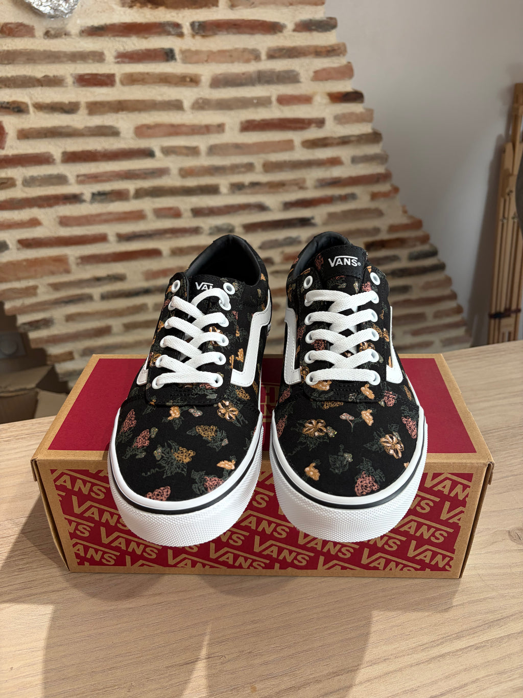 Vans Ward Garden Floral Black/White Femme – Neuves avec boîte – Taille 40