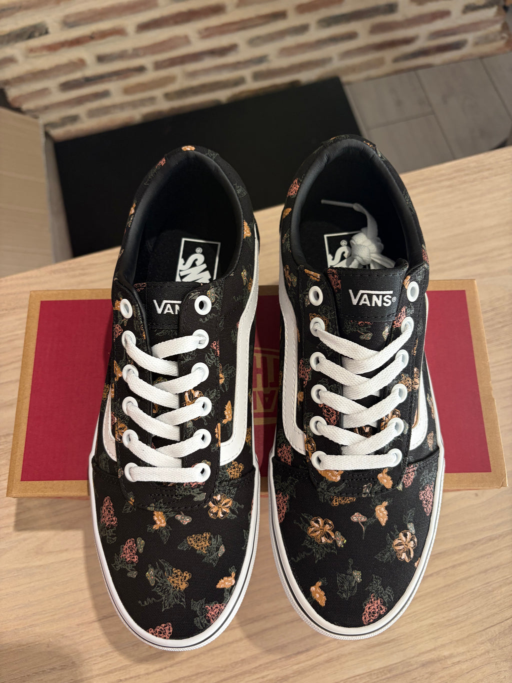 Vans Ward Garden Floral Black/White Femme – Neuves avec boîte – Taille 40