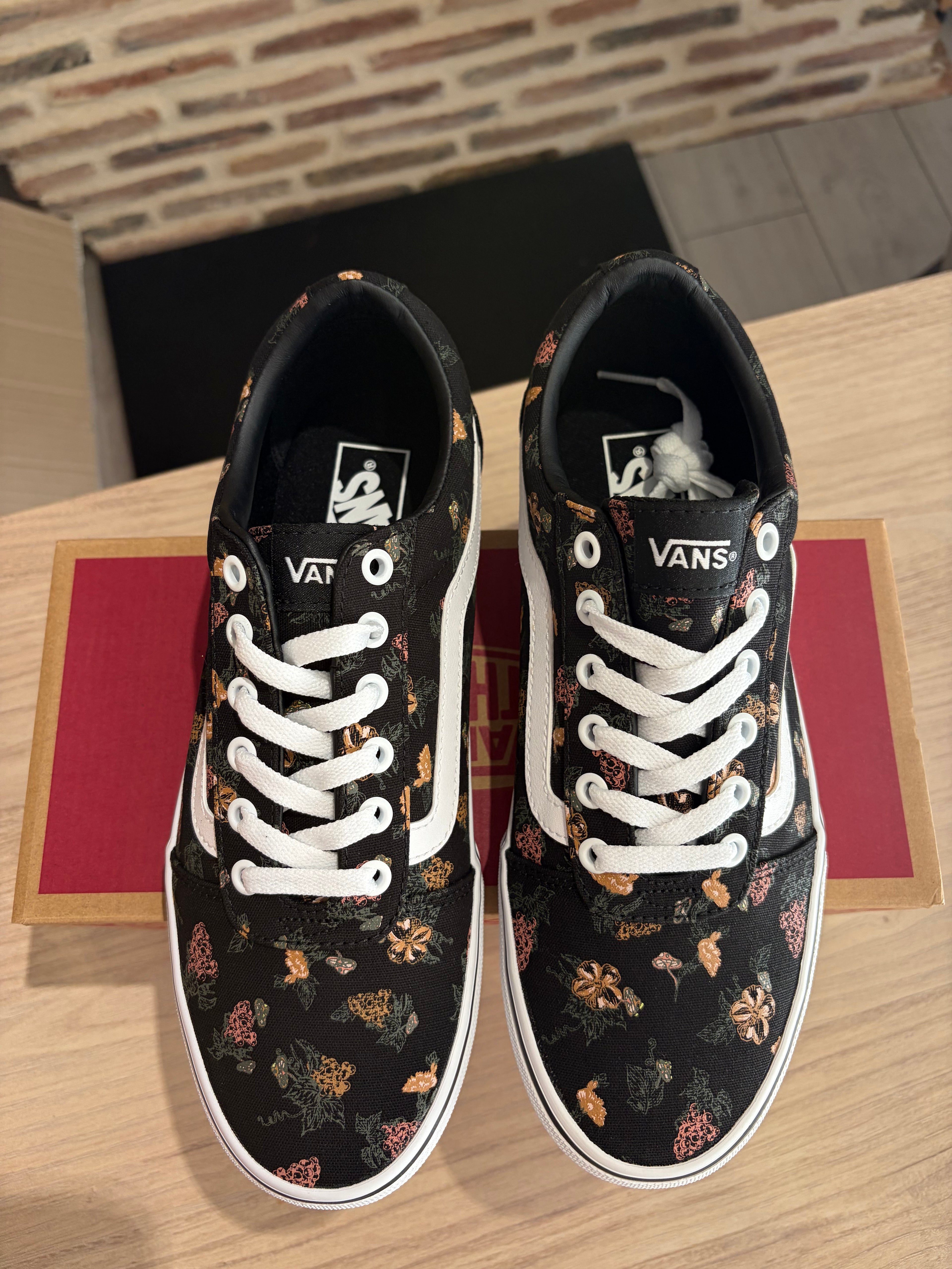 Vans Ward Garden Floral Black/White Femme – Neuves avec boîte – Taille 40