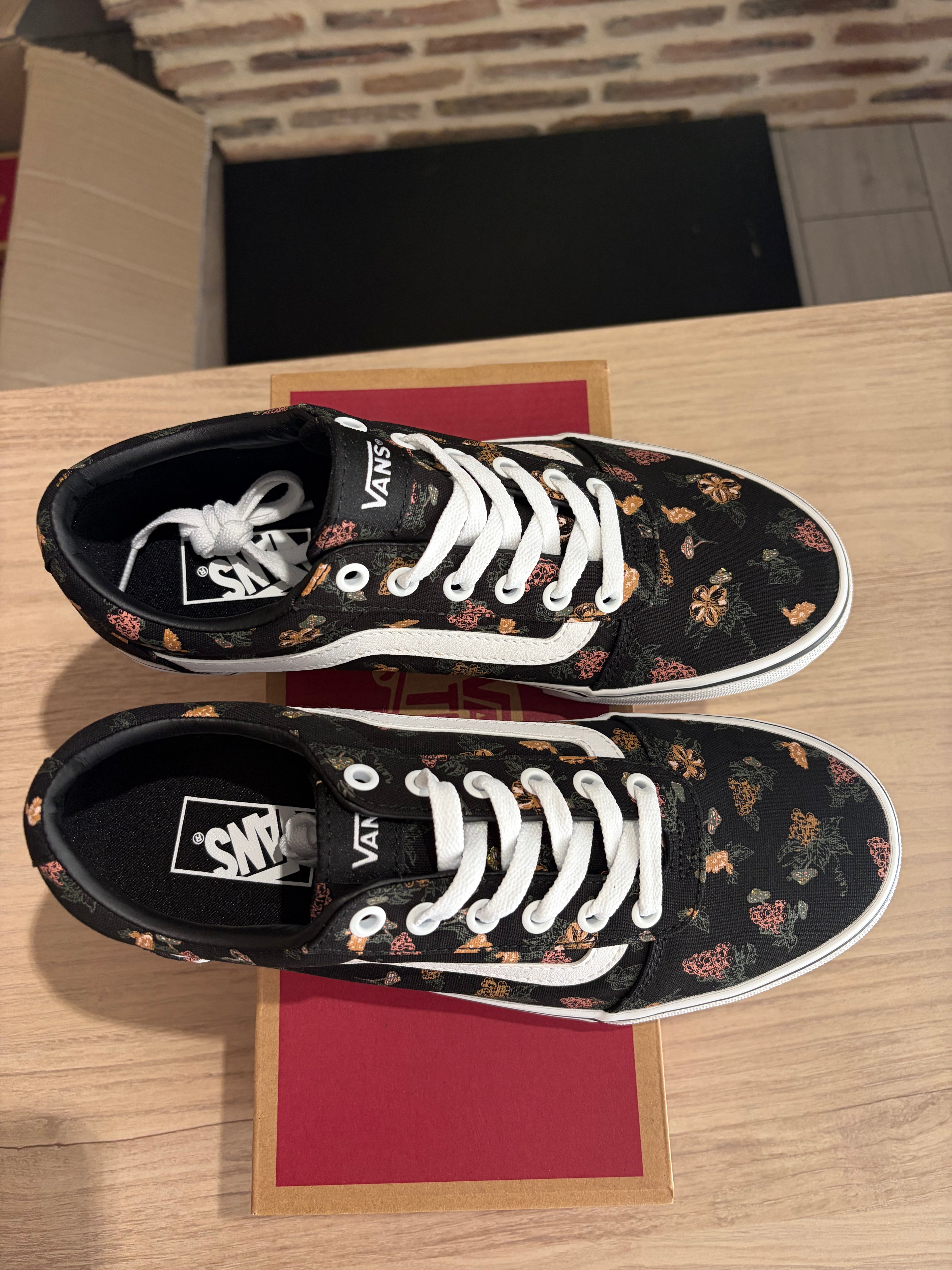 Vans Ward Garden Floral Black/White Femme – Neuves avec boîte – Taille 40