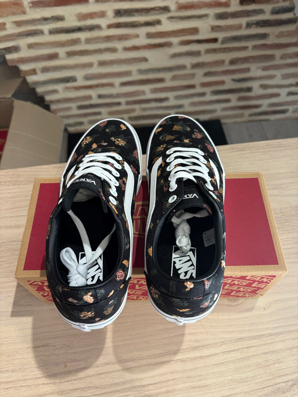 Vans Ward Garden Floral Black/White Femme – Neuves avec boîte – Taille 40