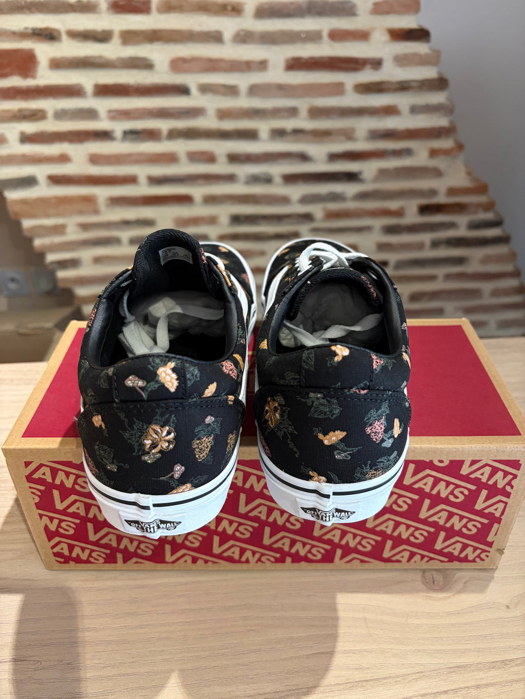 Vans Ward Garden Floral Black/White Femme – Neuves avec boîte – Taille 40