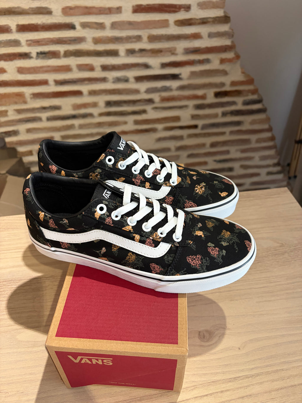 Vans Ward Garden Floral Black/White Femme – Neuves avec boîte – Taille 40