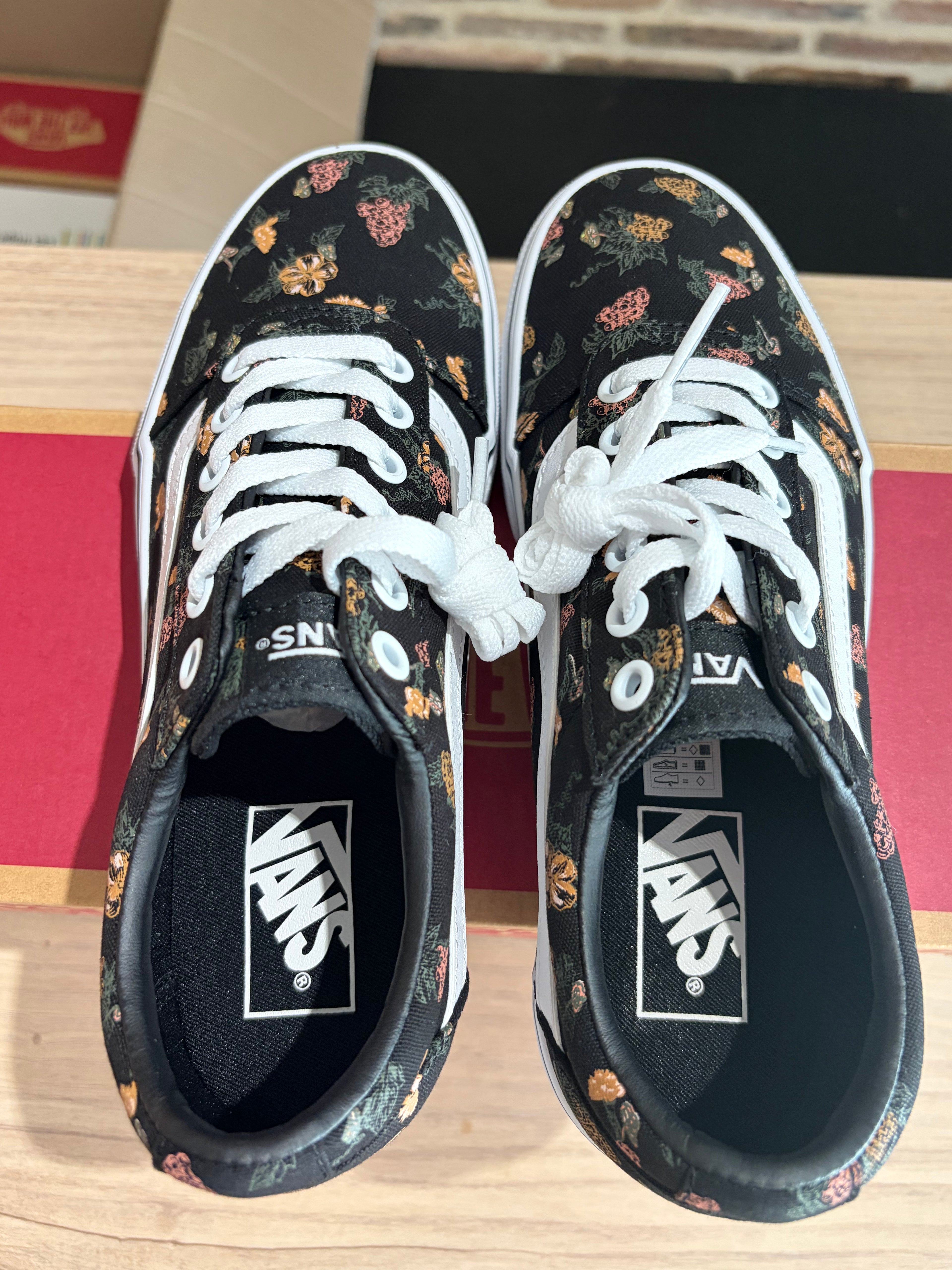 Vans Ward Garden Floral Black/White Femme – Neuves avec boîte – Taille 38
