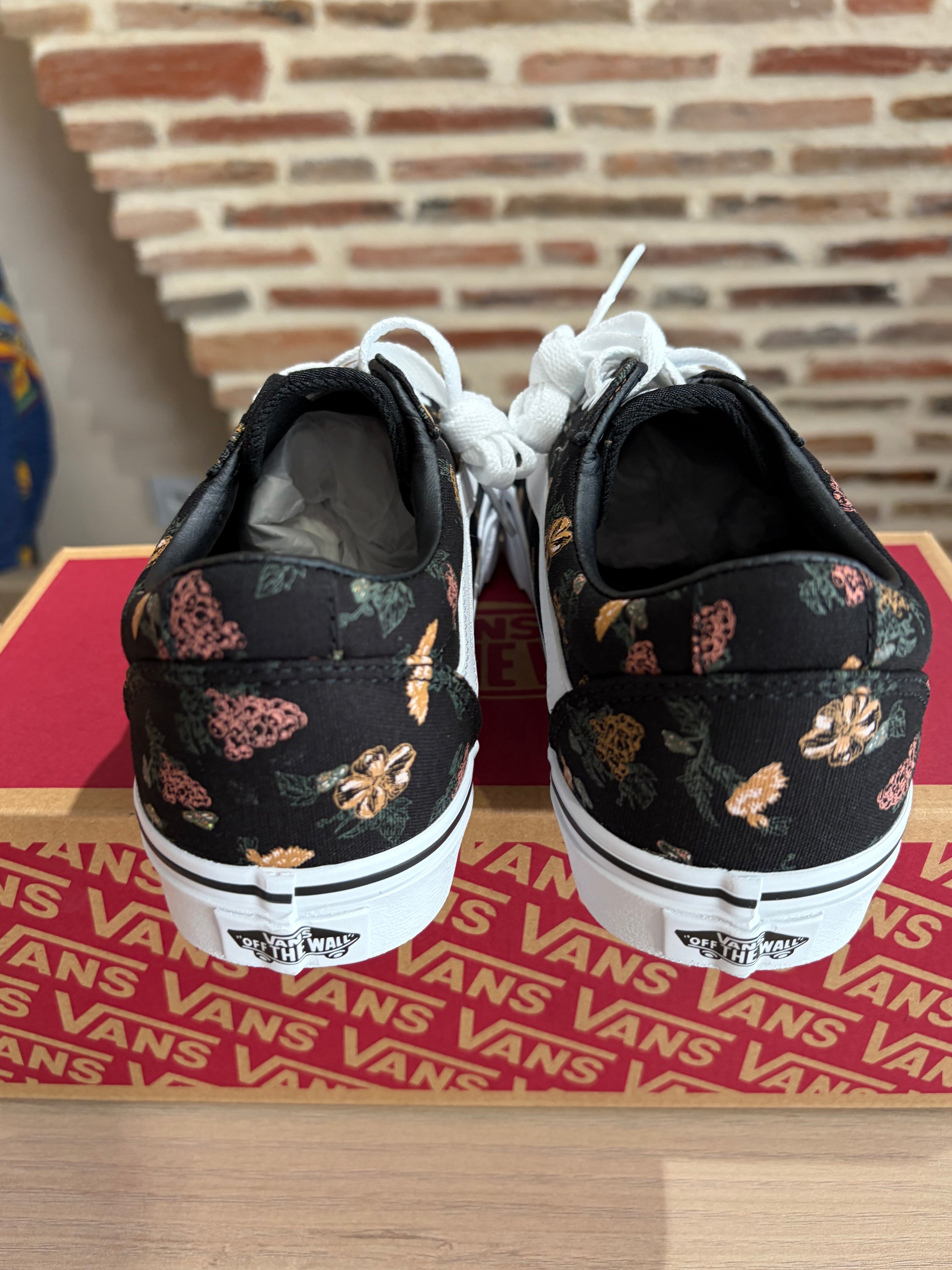 Vans Ward Garden Floral Black/White Femme – Neuves avec boîte – Taille 38