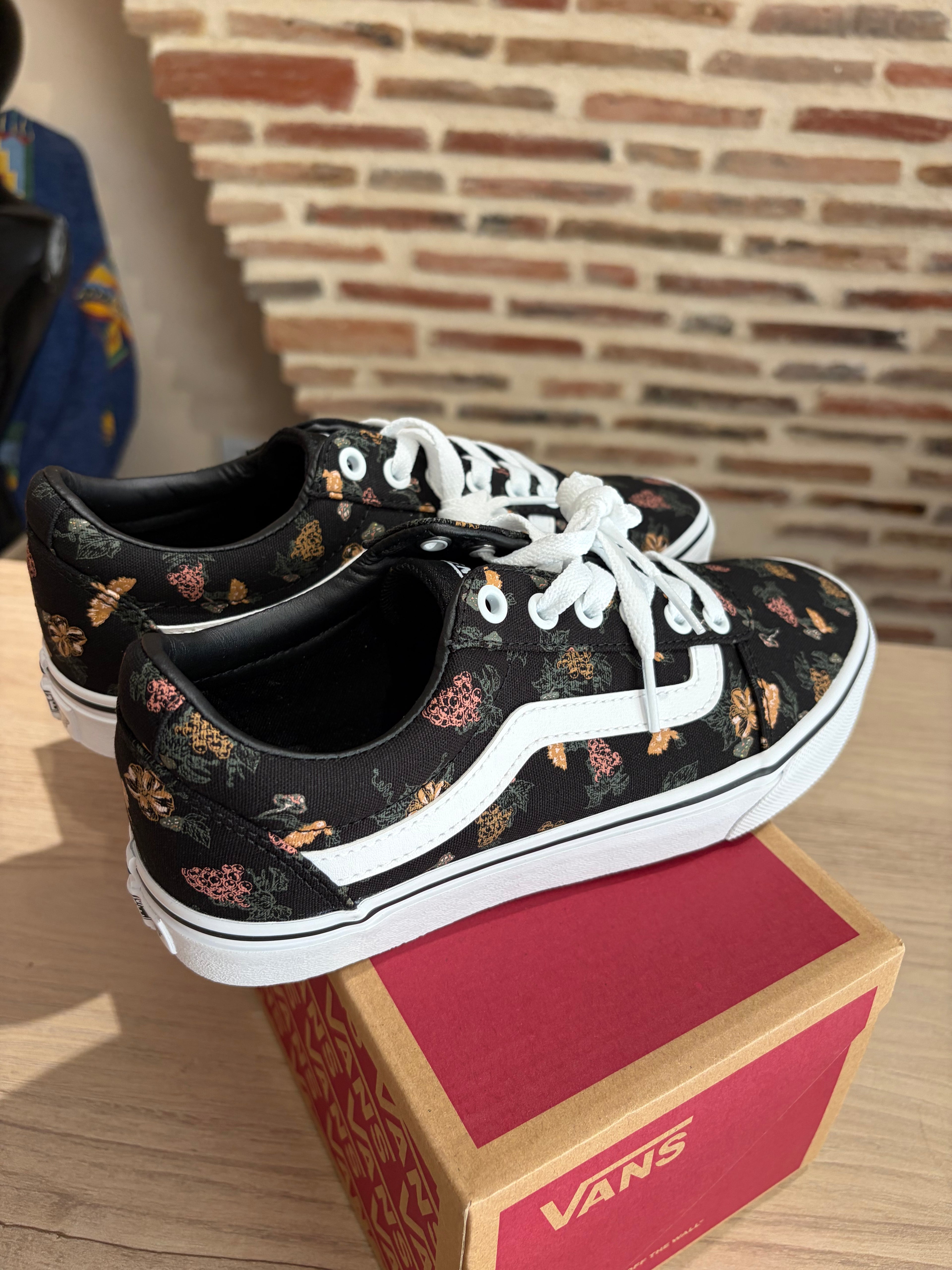 Vans Ward Garden Floral Black/White Femme – Neuves avec boîte – Taille 38