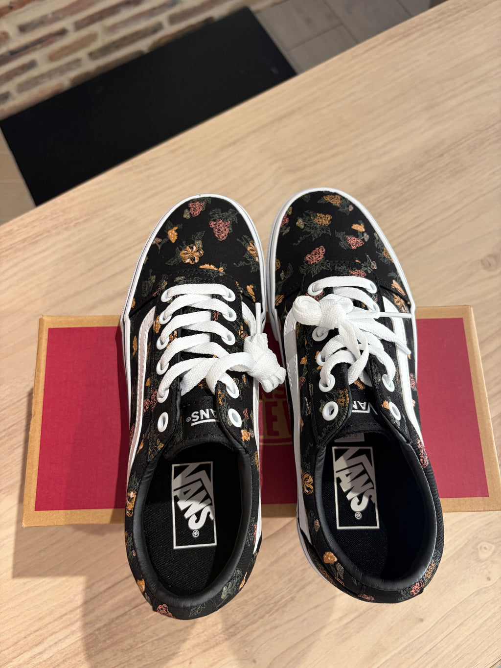Vans Ward Garden Floral Black/White Femme – Neuves avec boîte – Taille 38