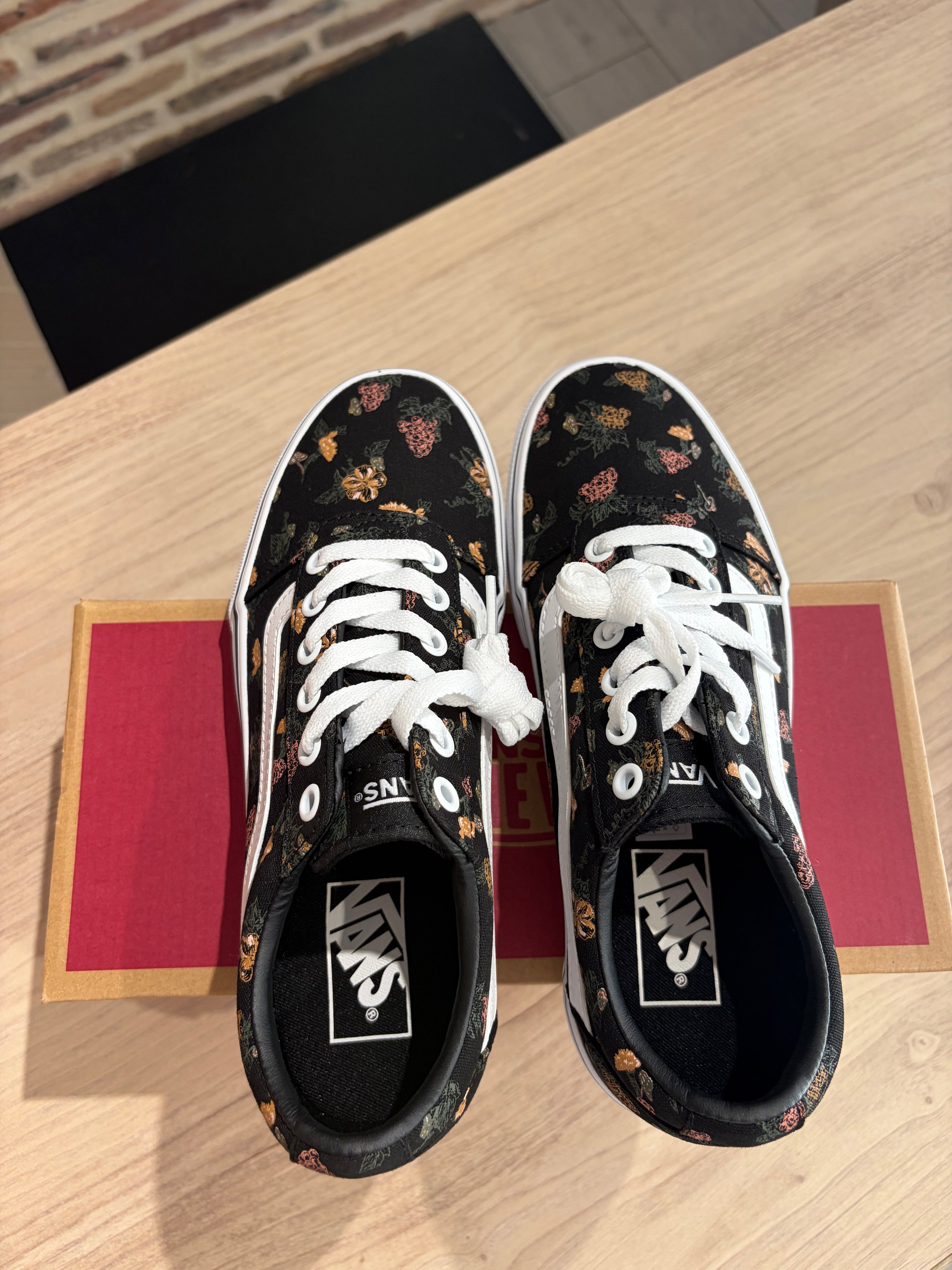 Vans Ward Garden Floral Black/White Femme – Neuves avec boîte – Taille 38