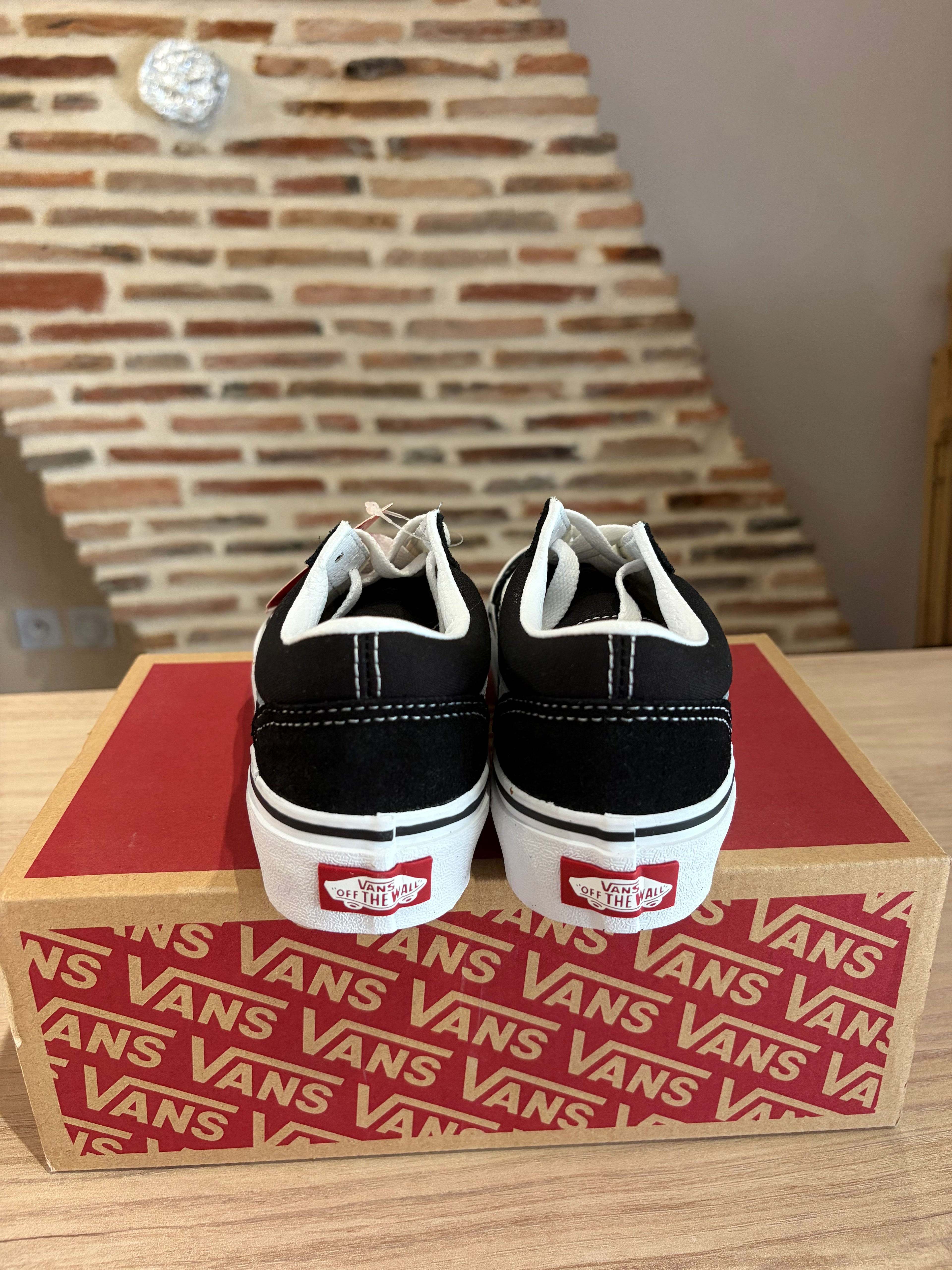 Vans Old Skool Platform Enfant – Noir/Blanc – Pointure 31 – Neuves
