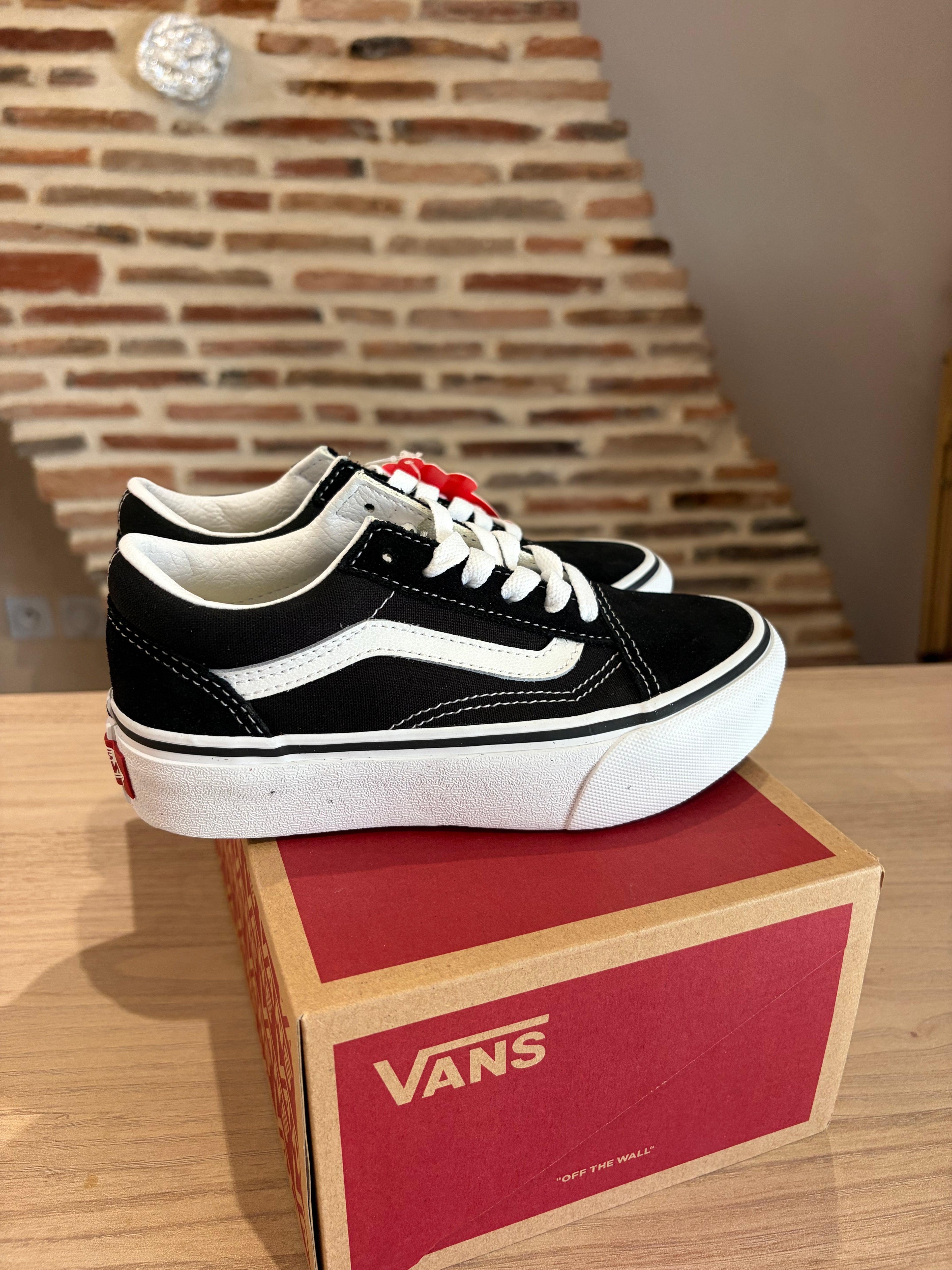 Vans Old Skool Platform Enfant – Noir/Blanc – Pointure 31 – Neuves