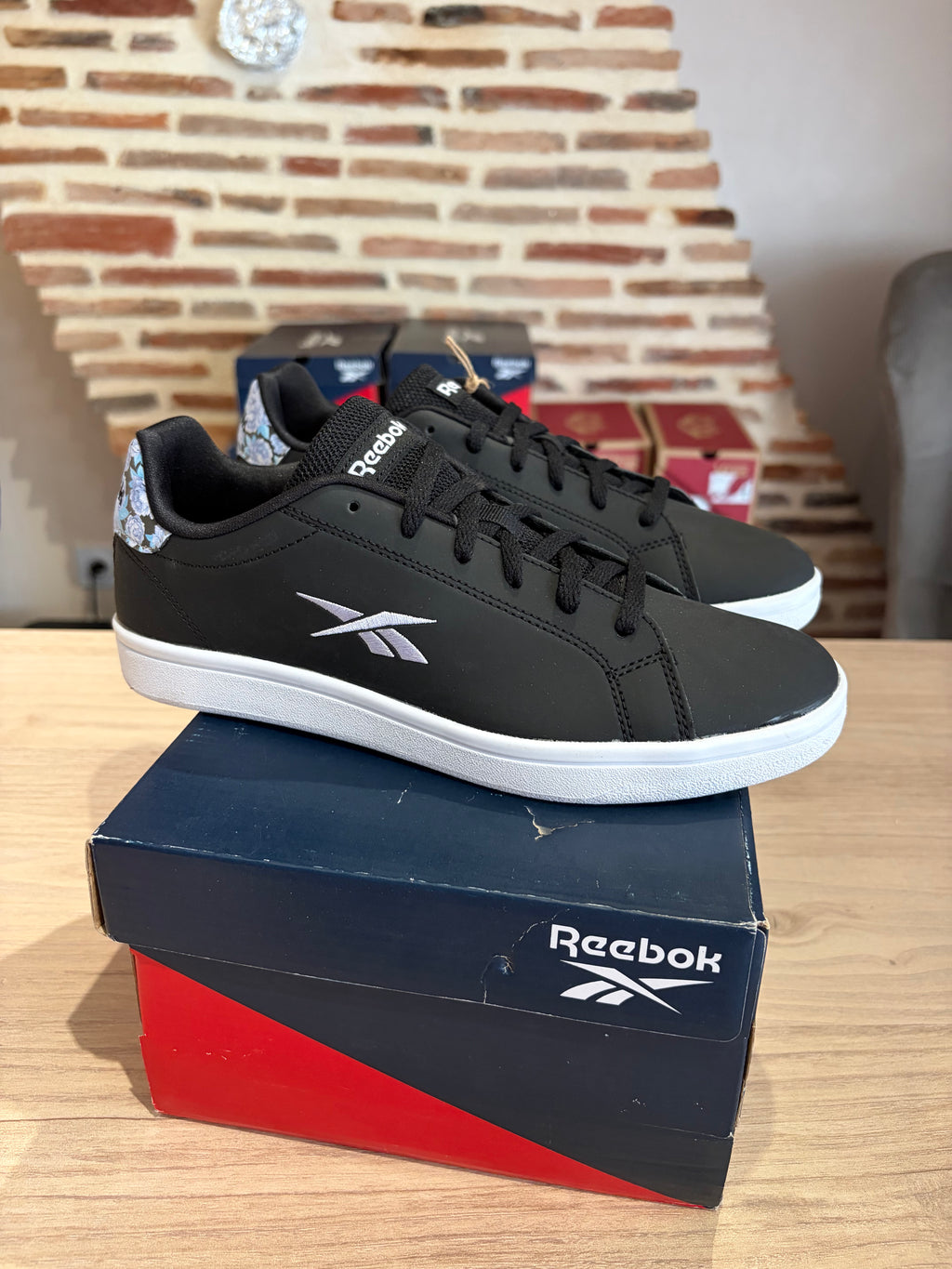 Reebok Royal Complete Sport Noir Blanc Femme Taille 37,5 Neuve