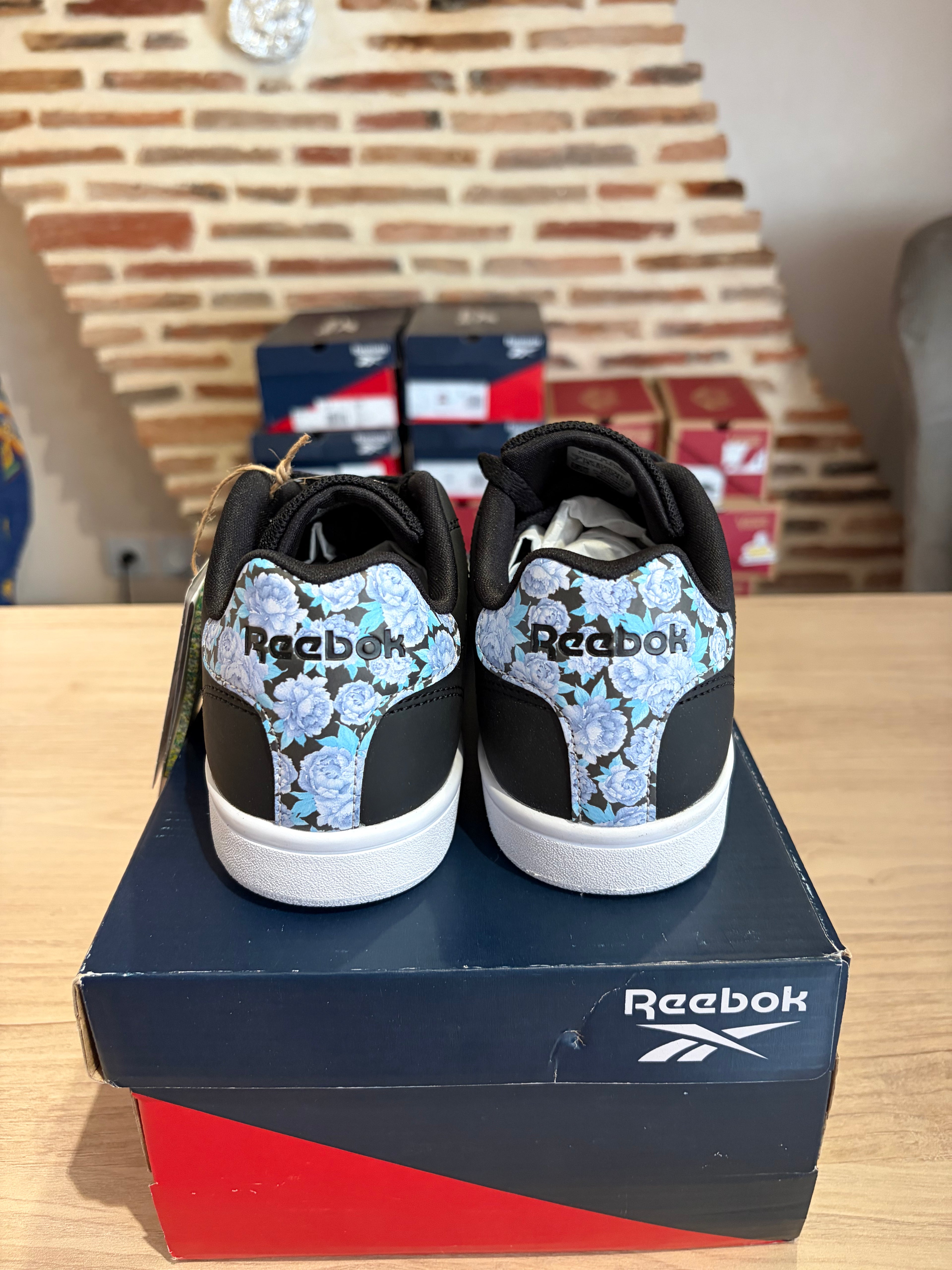 Reebok Royal Complete Sport Noir Blanc Femme Taille 37,5 Neuve